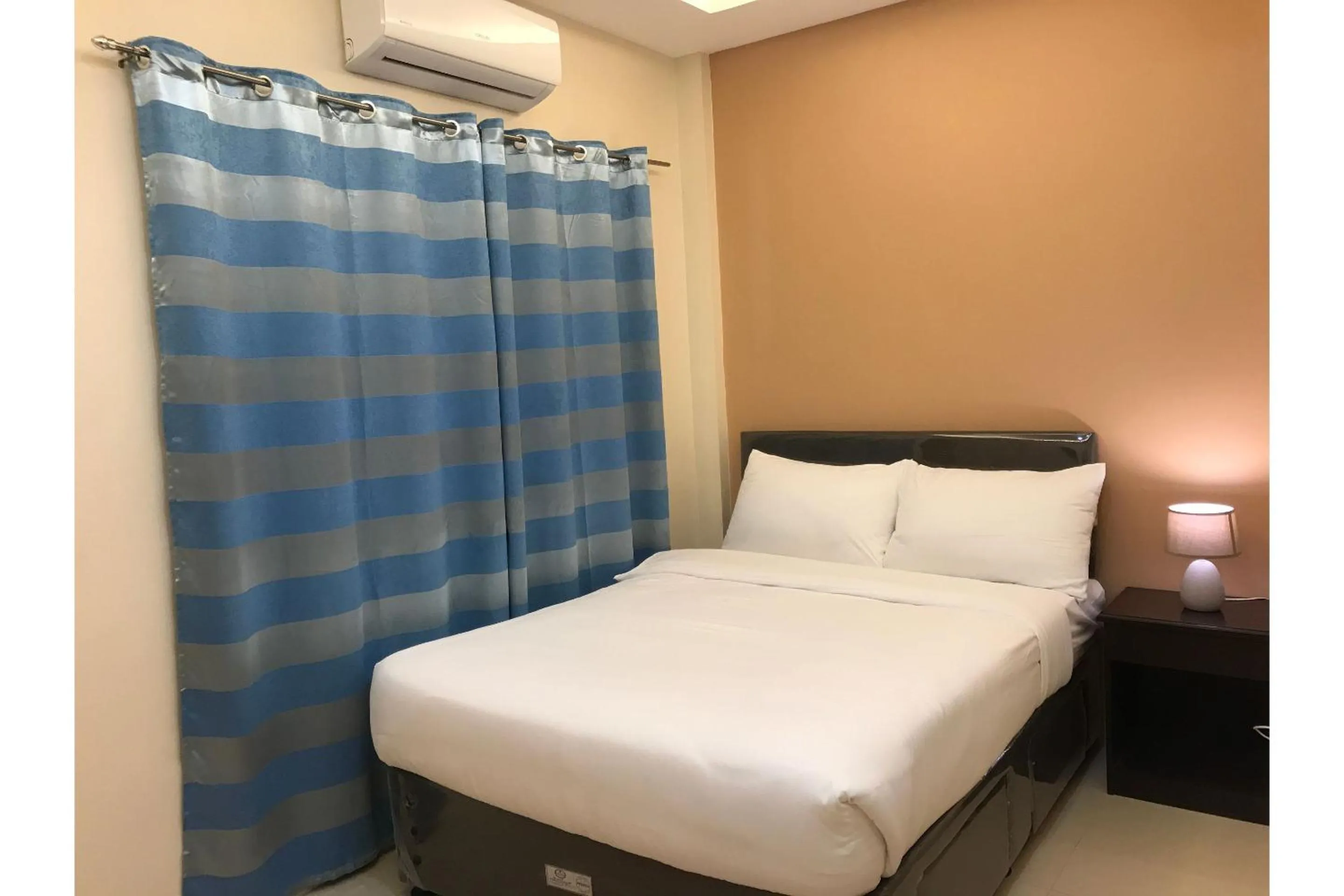 Bedroom, Bed in Guest Hotel