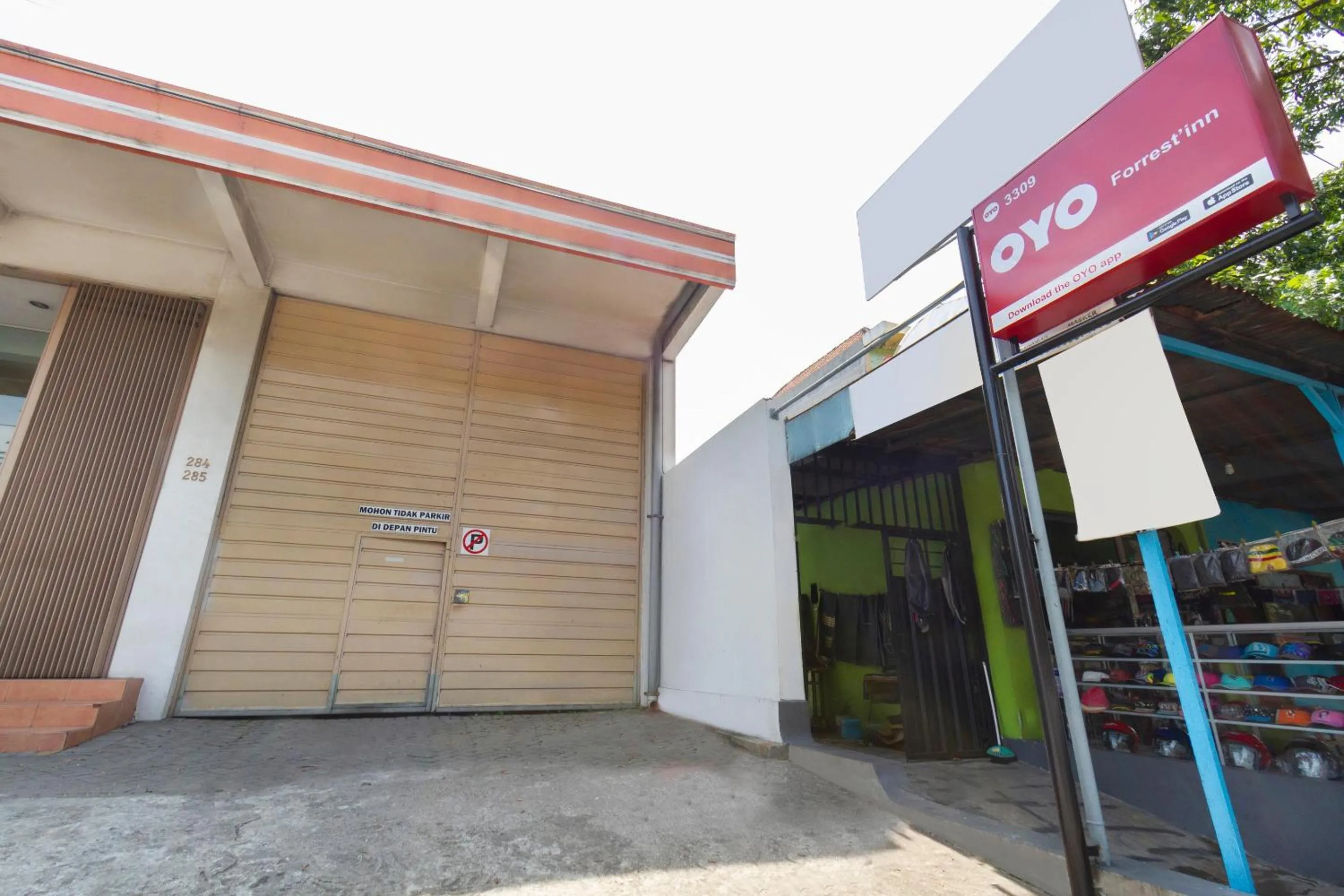 Facade/entrance in Hotel O Forrest’inn