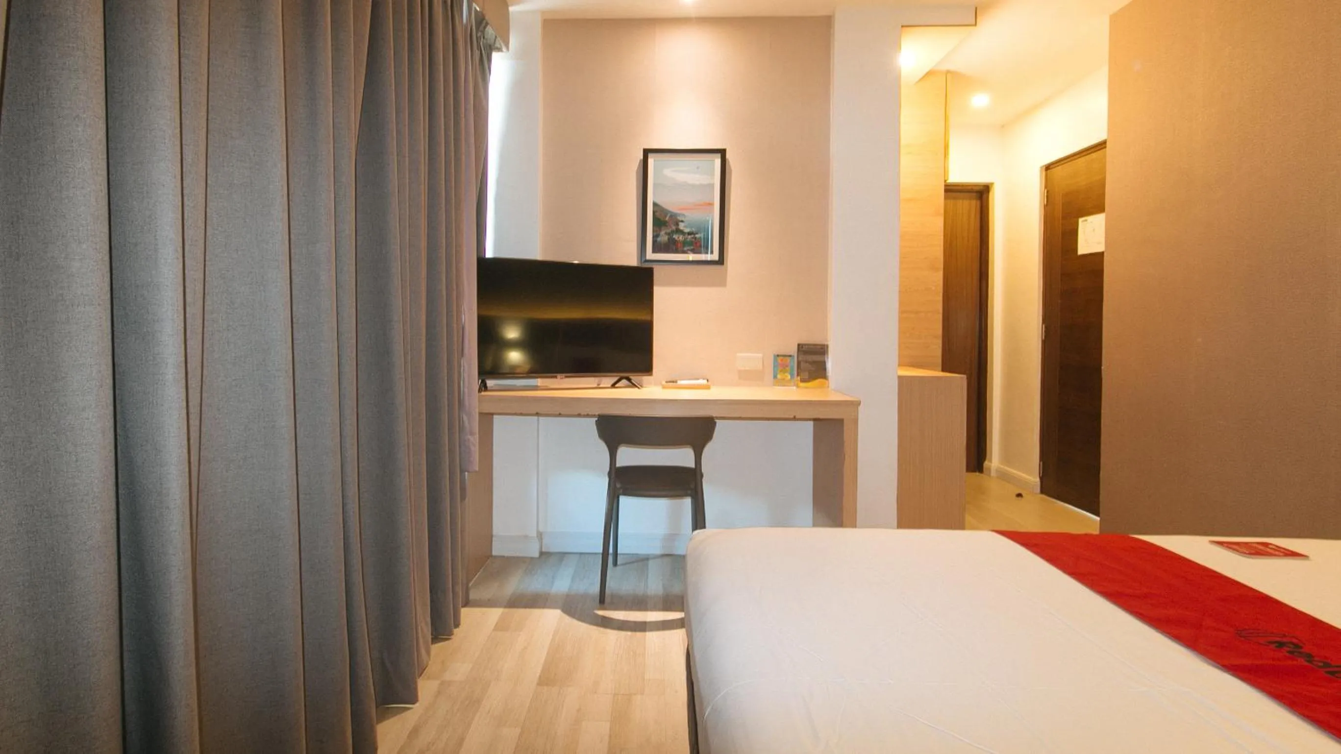 Photo of the whole room, Bed in RedDoorz at Anton's Loft Designer Resort Pansol Calamba Laguna