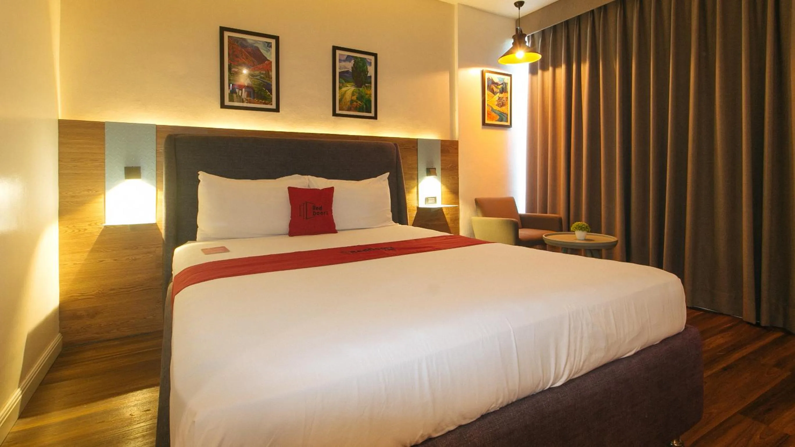 Bed in RedDoorz at Anton's Loft Designer Resort Pansol Calamba Laguna