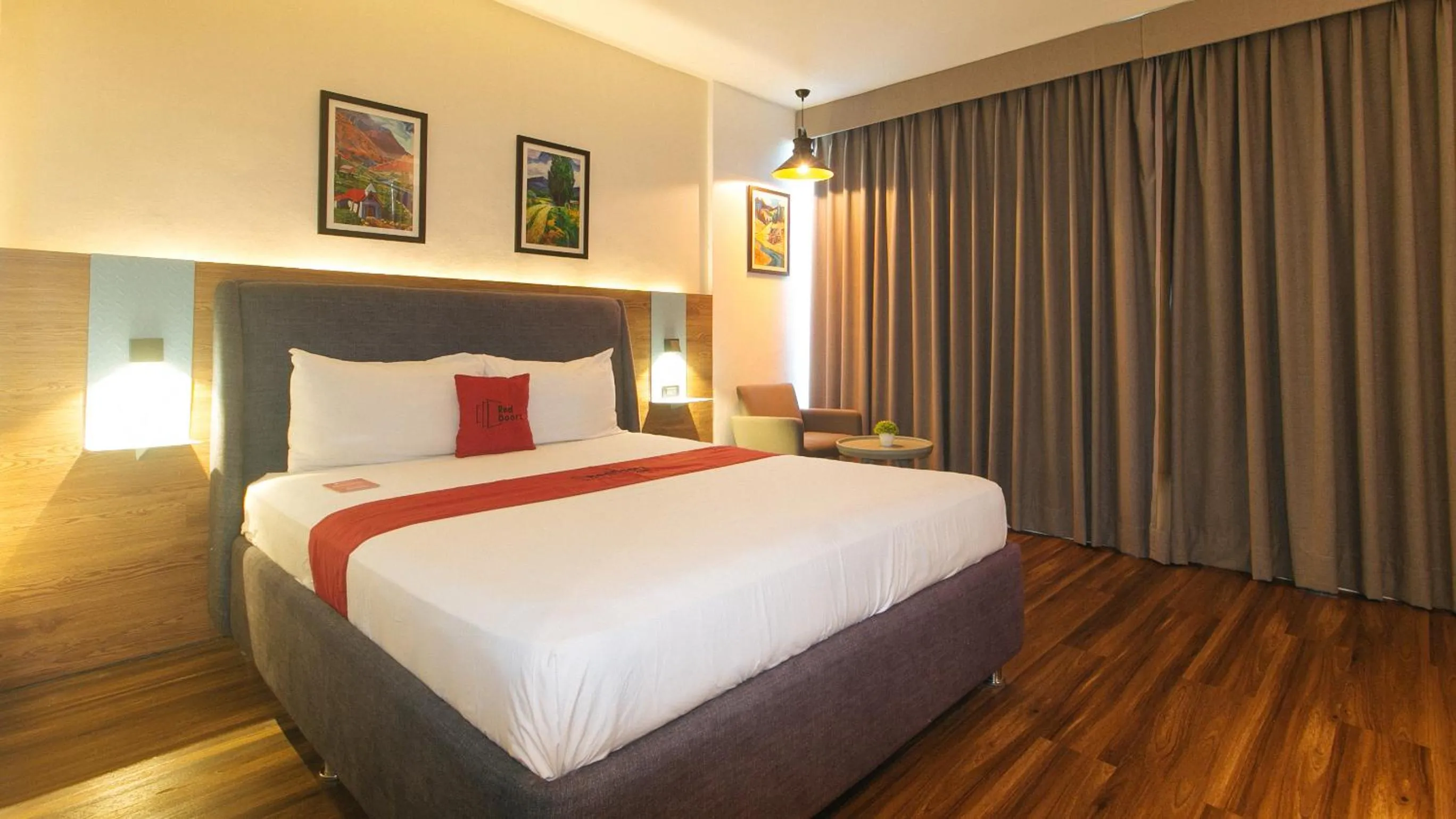 Bed in RedDoorz at Anton's Loft Designer Resort Pansol Calamba Laguna