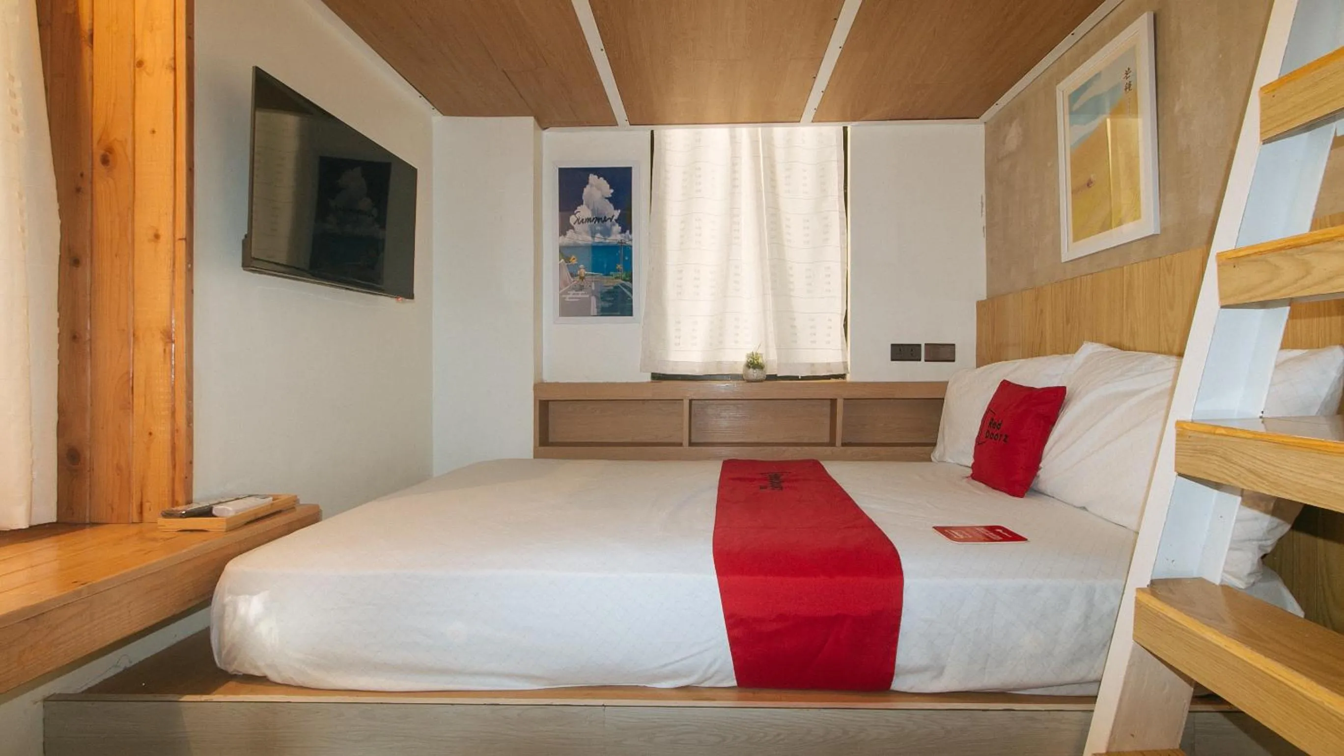 TV and multimedia, Bed in RedDoorz at Anton's Loft Designer Resort Pansol Calamba Laguna