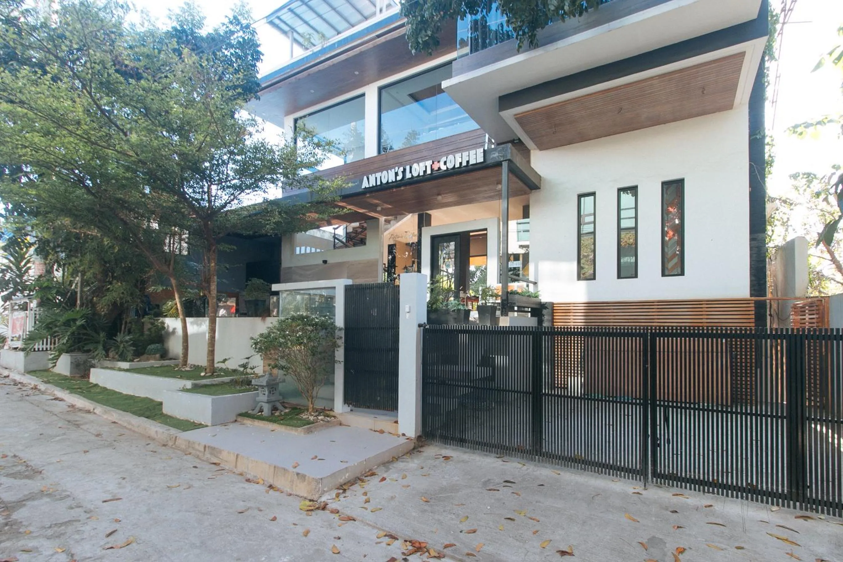 Property building in RedDoorz at Anton's Loft Designer Resort Pansol Calamba Laguna