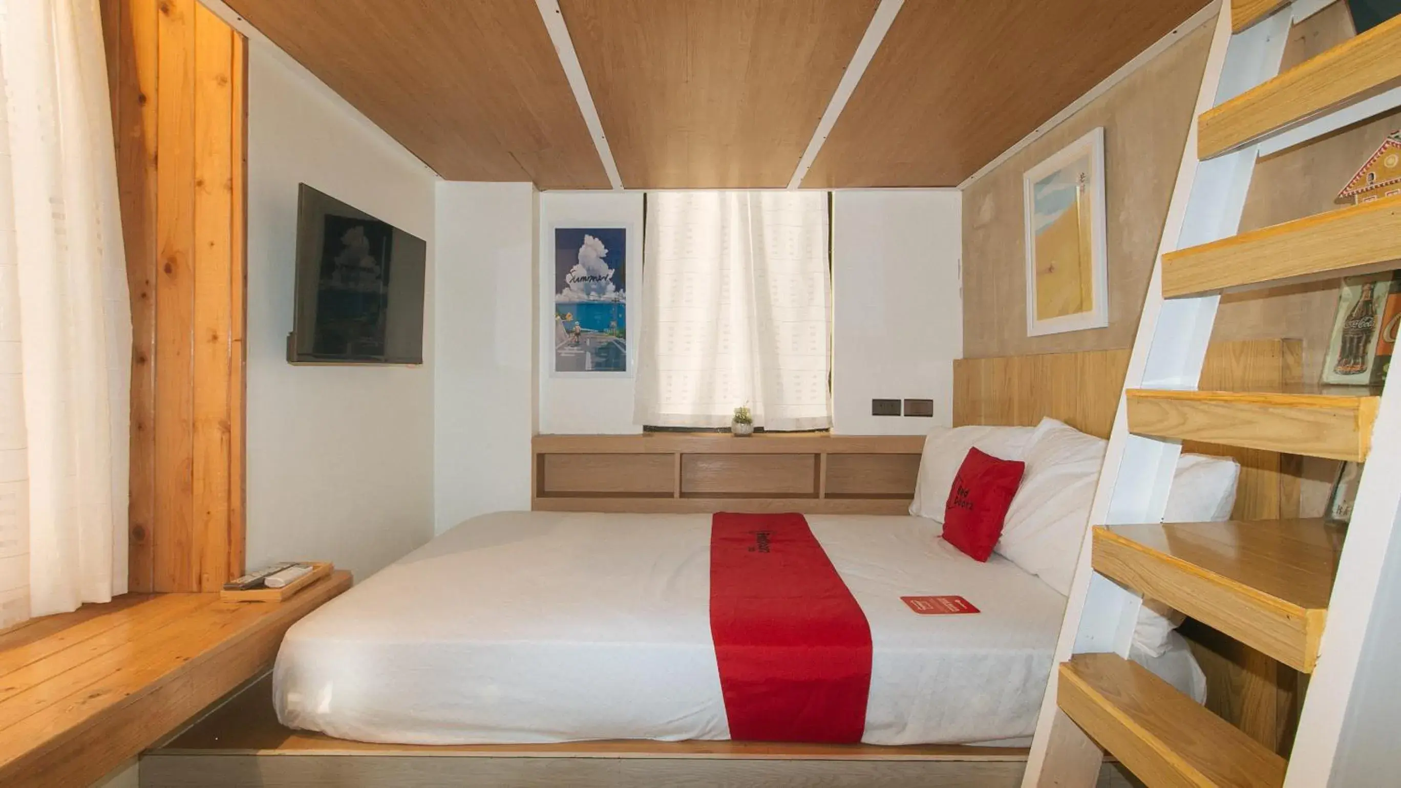 Double Room in RedDoorz at Anton's Loft Designer Resort Pansol Calamba Laguna Double Room in RedDoorz at Anton's Loft Designer Resort Pansol Calamba Laguna