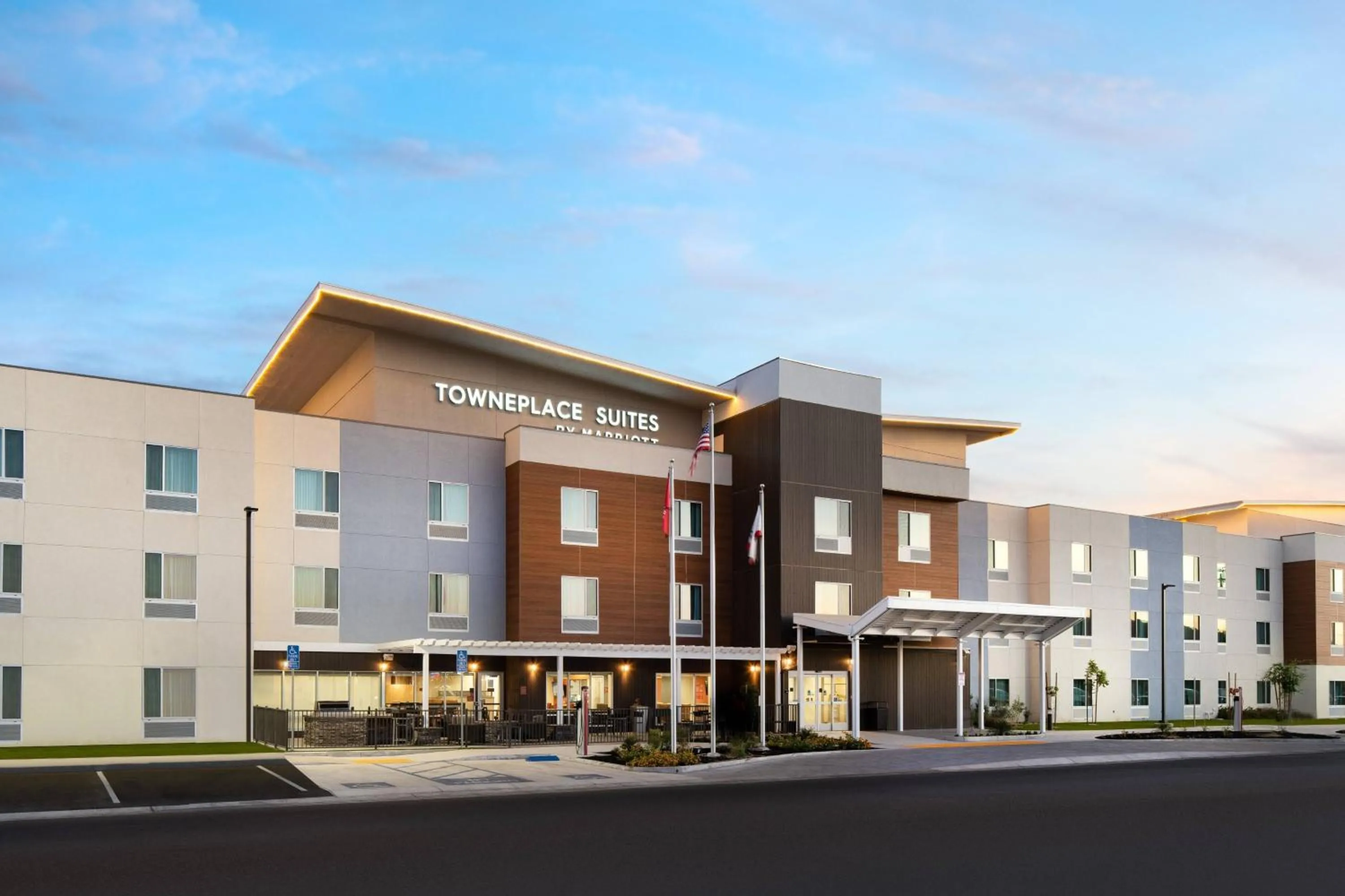 Property building in TownePlace Suites Fresno Clovis