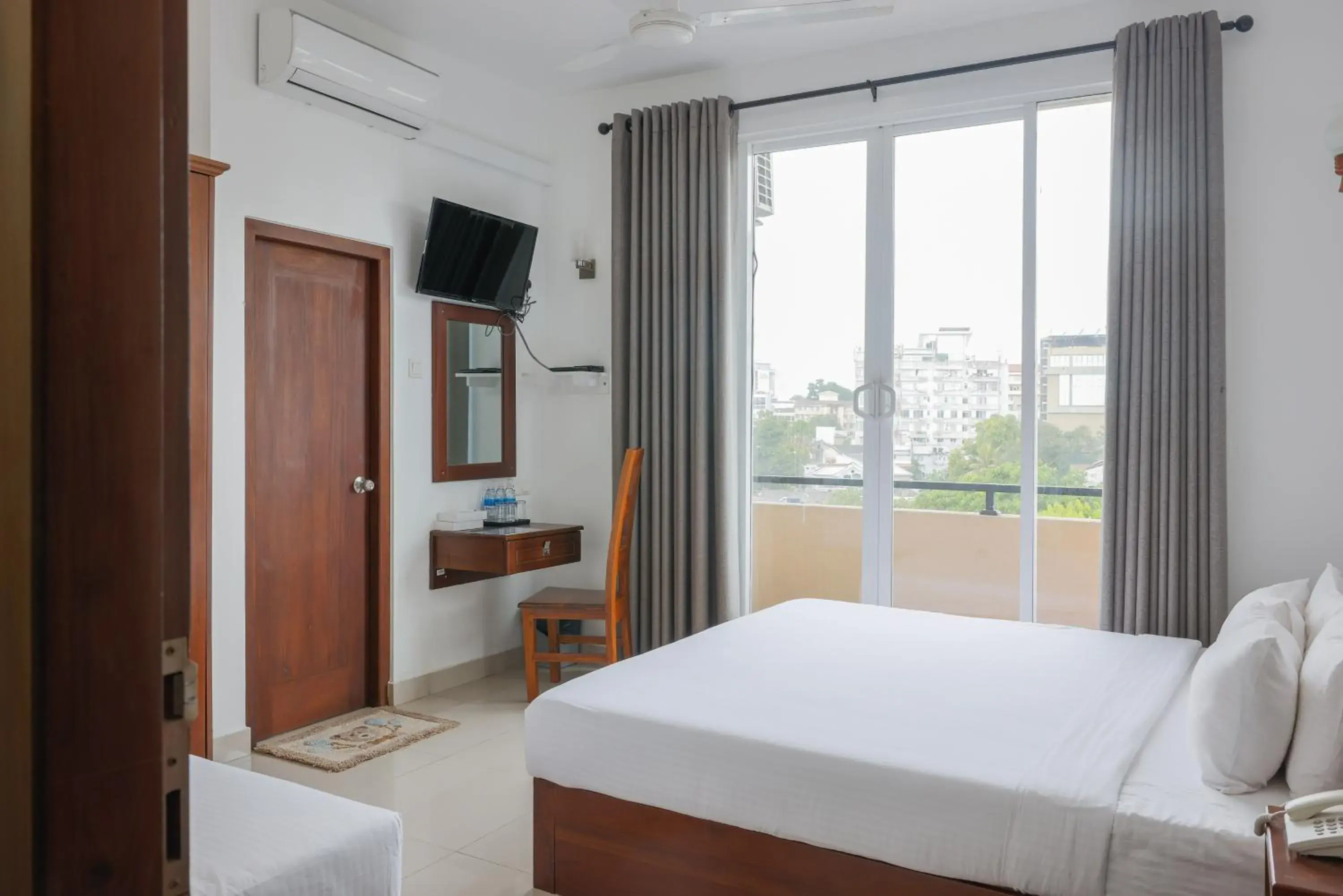 Triple Room with Balcony in The Den 23 Triple Room with Balcony in The Den 23