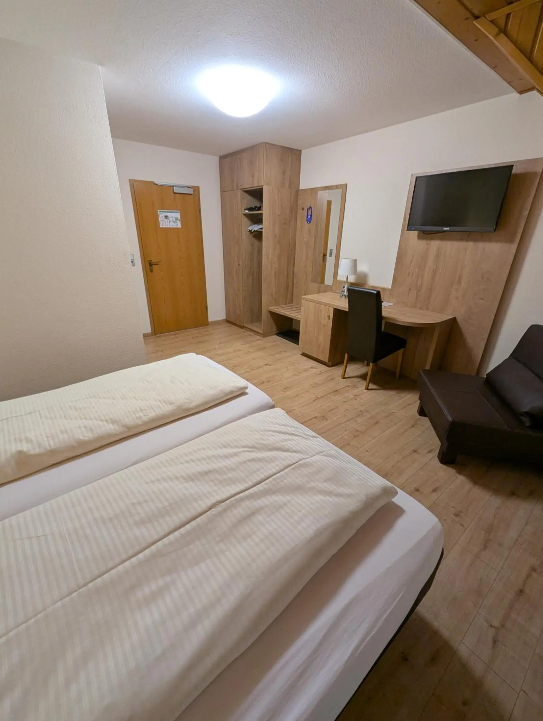 Standard Double Room in Hotel Gasthof Zum Löwen Standard Double Room in Hotel Gasthof Zum Löwen