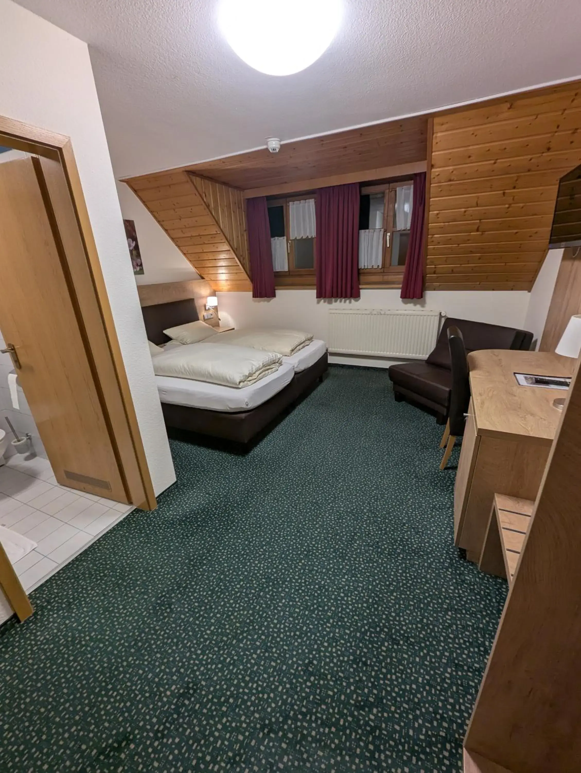 Standard Double Room in Hotel Gasthof Zum Löwen Standard Double Room in Hotel Gasthof Zum Löwen