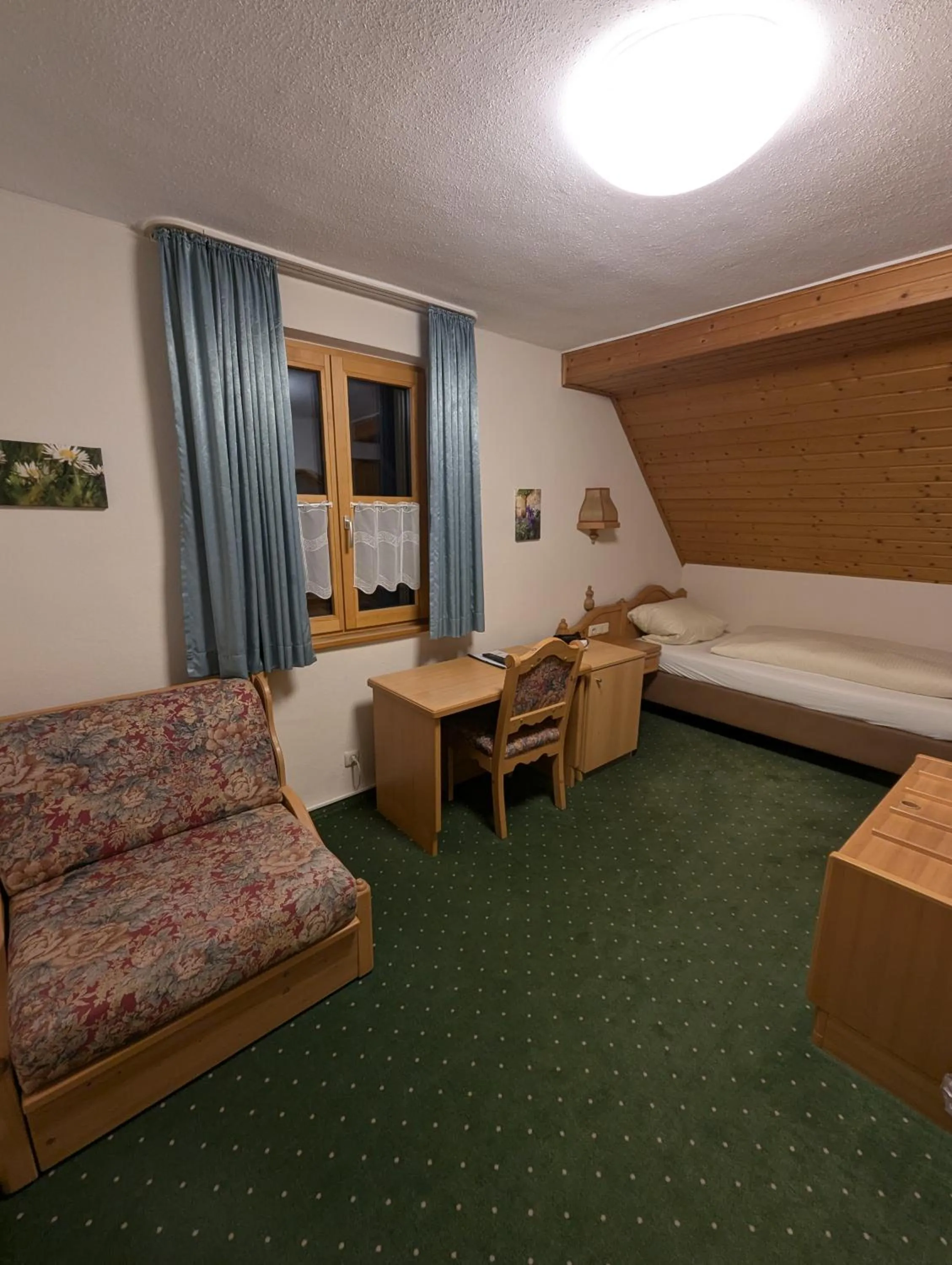 Bed in Hotel Gasthof Zum Löwen