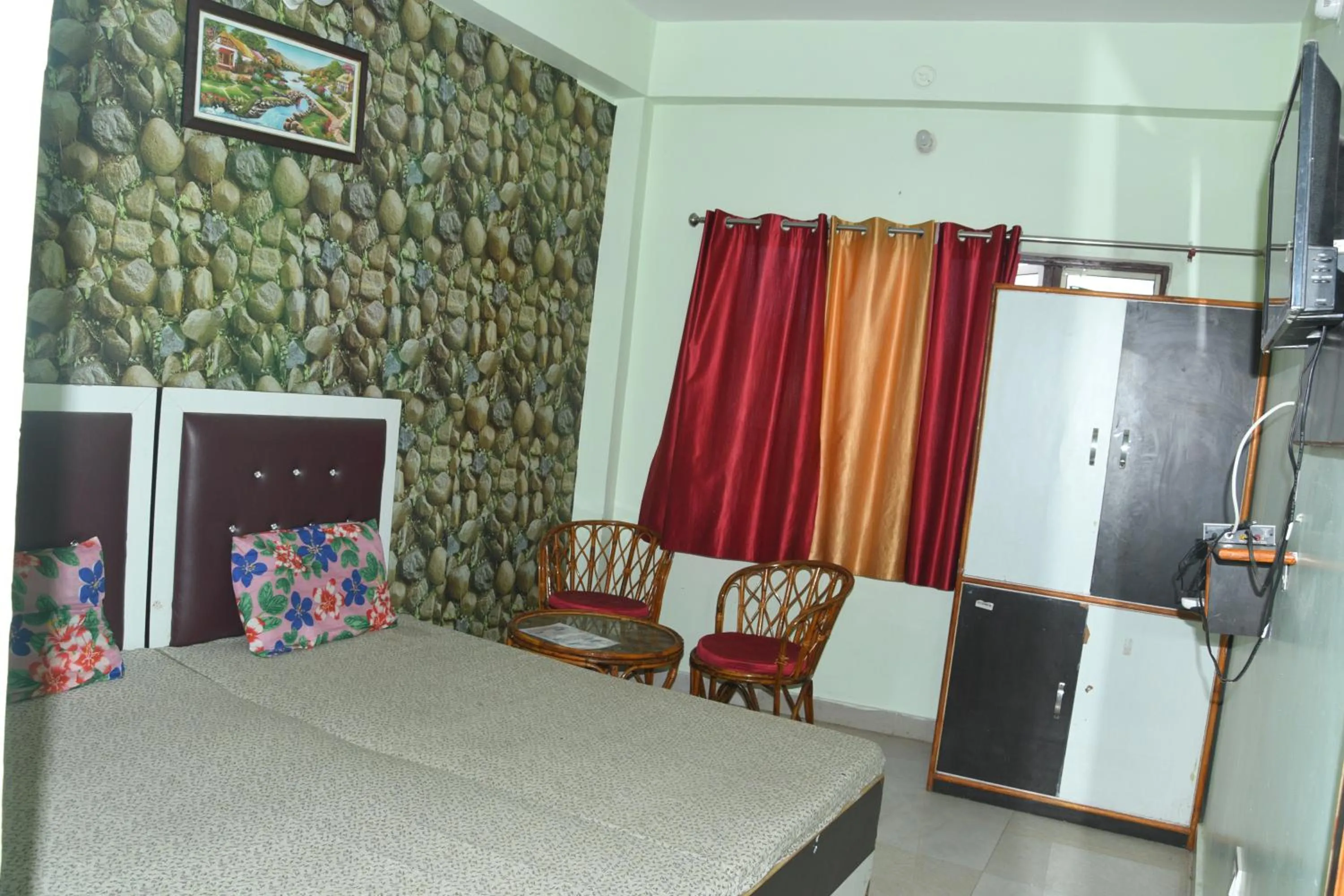 Bed in Hotel Mountain View And Rooftop Restaurant