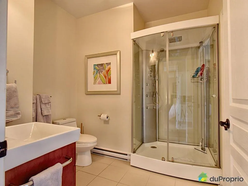 Bathroom in Condo Le Champlain - 105