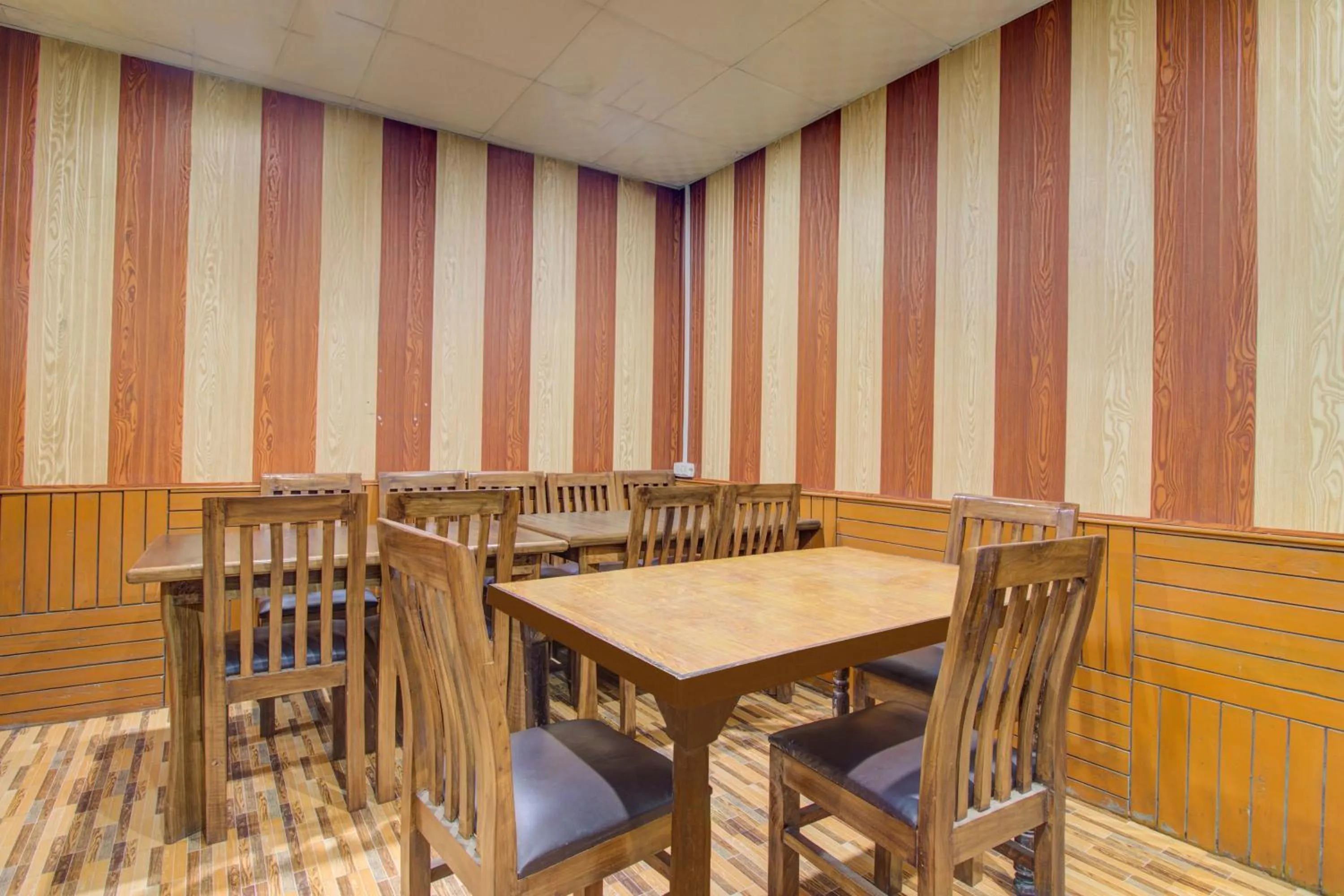 Restaurant/places to eat in Collection O Airport Road Solina