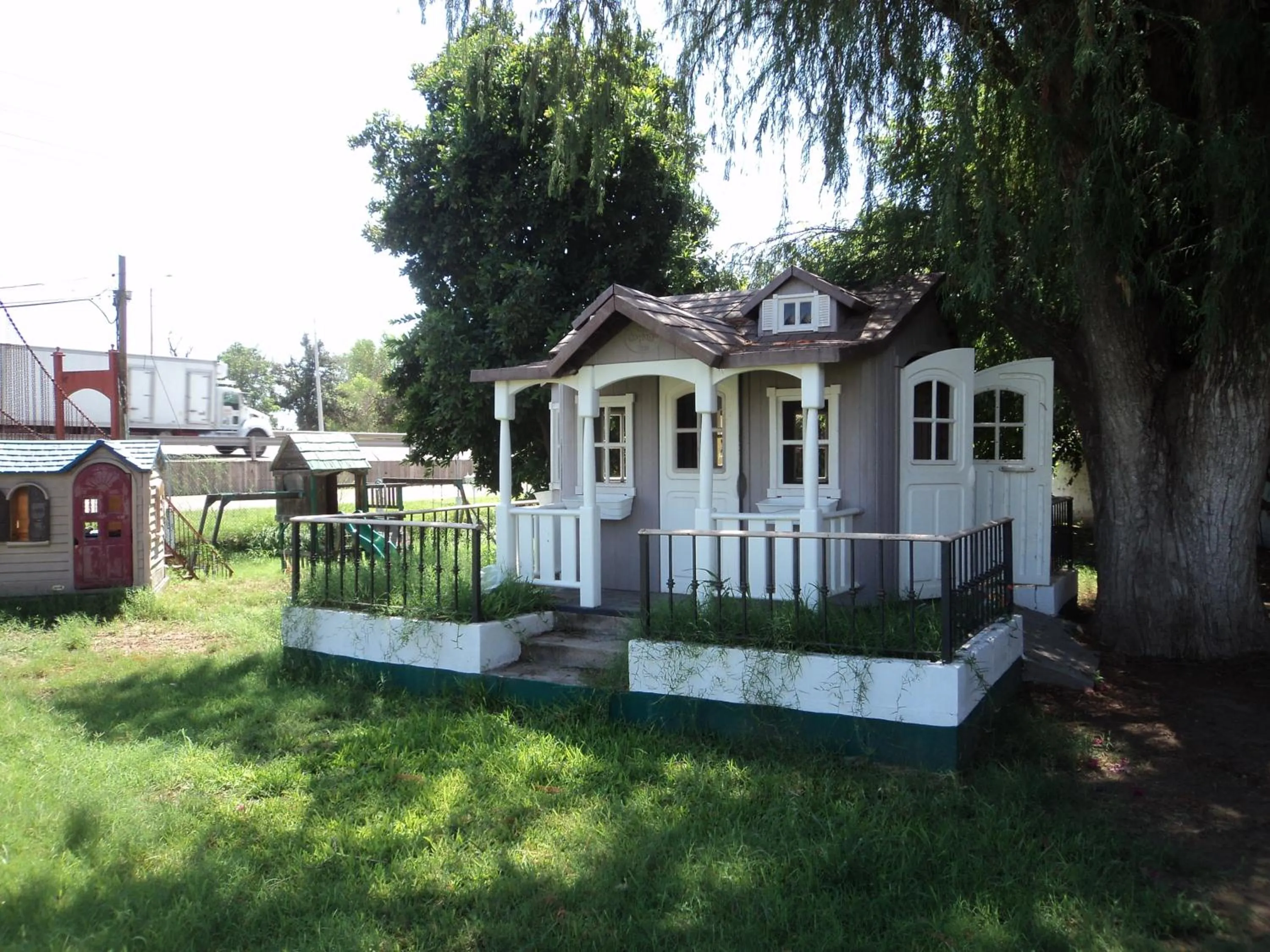 Facade/entrance in Hotel El Rancho