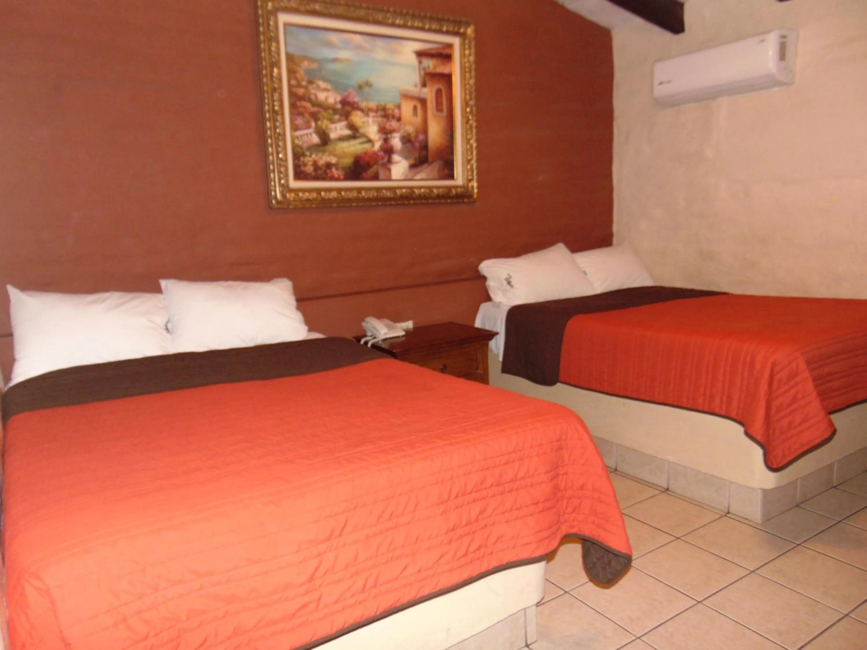 Photo of the whole room in Hotel El Rancho