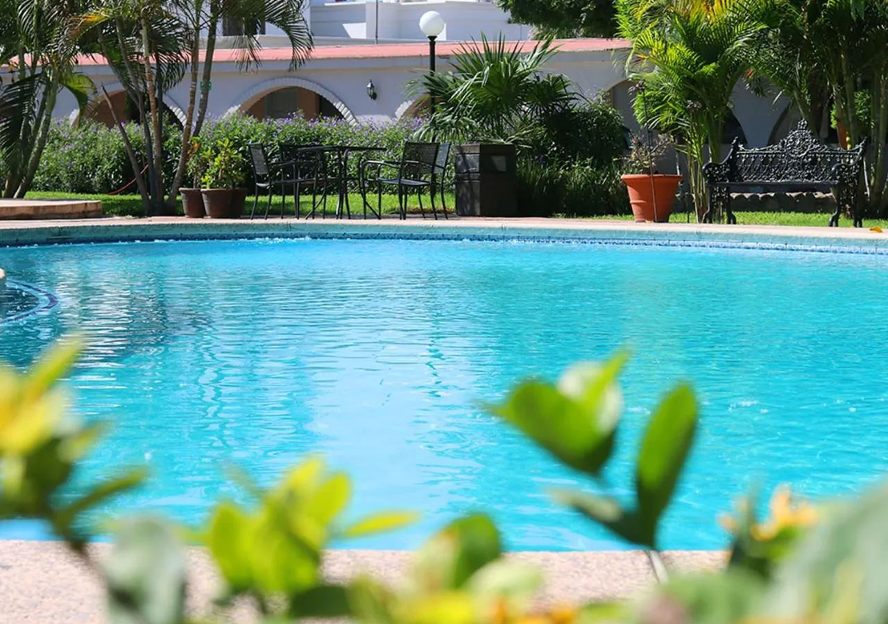 Swimming pool in Hotel Del Rio