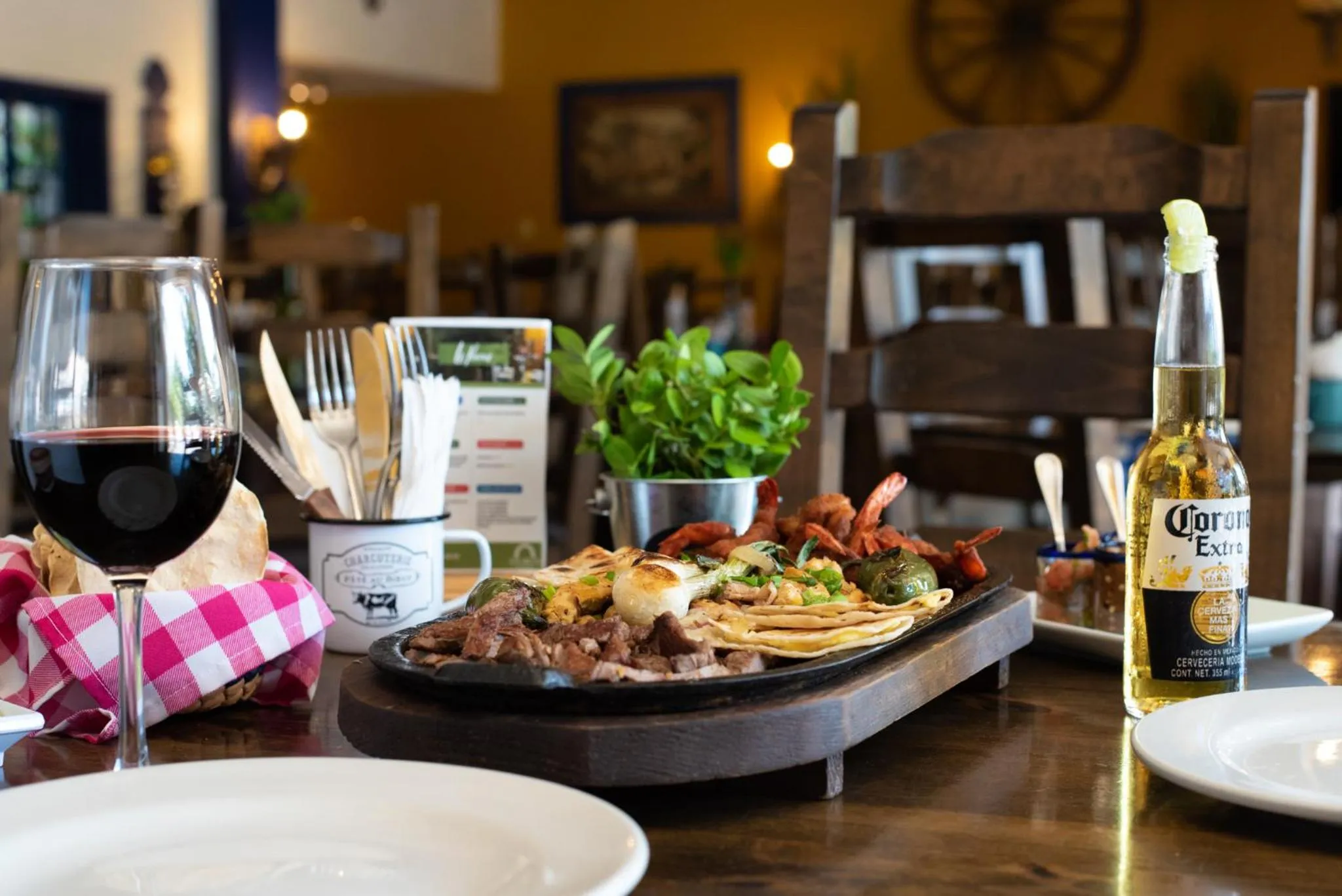 Restaurant/places to eat in Hotel Del Rio