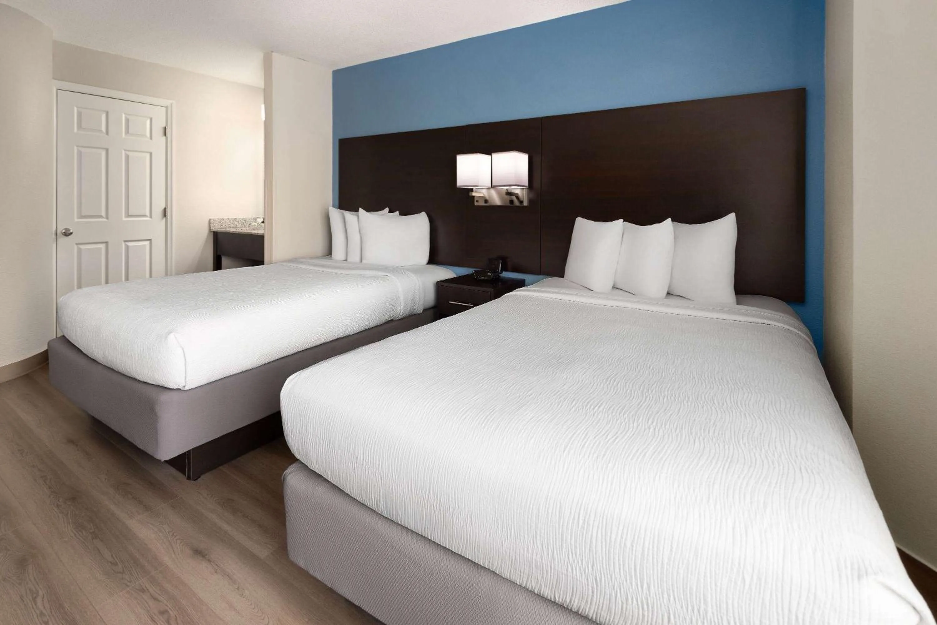 Photo of the whole room, Bed in Baymont by Wyndham Newark at University of Delaware