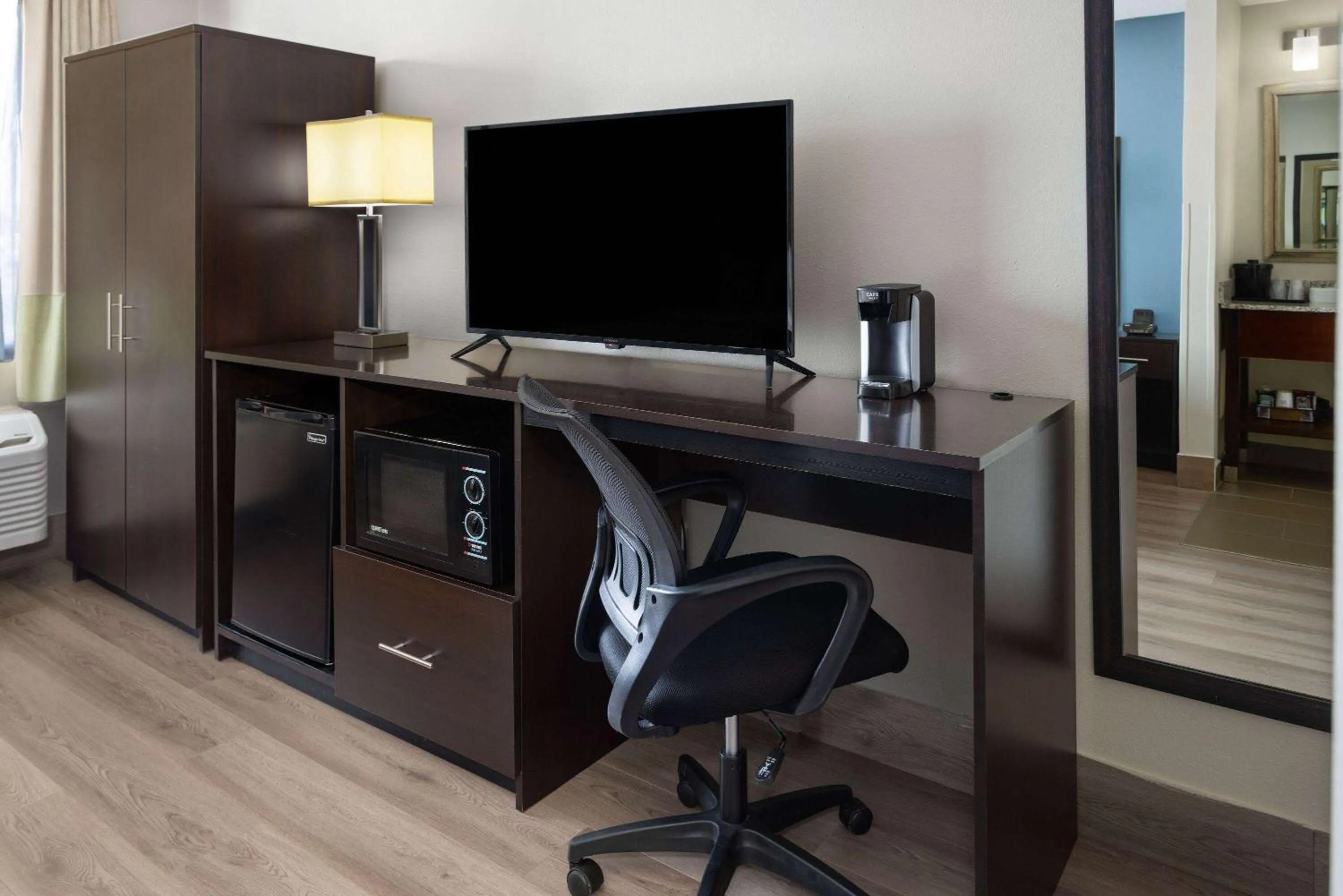 Photo of the whole room in Baymont by Wyndham Newark at University of Delaware