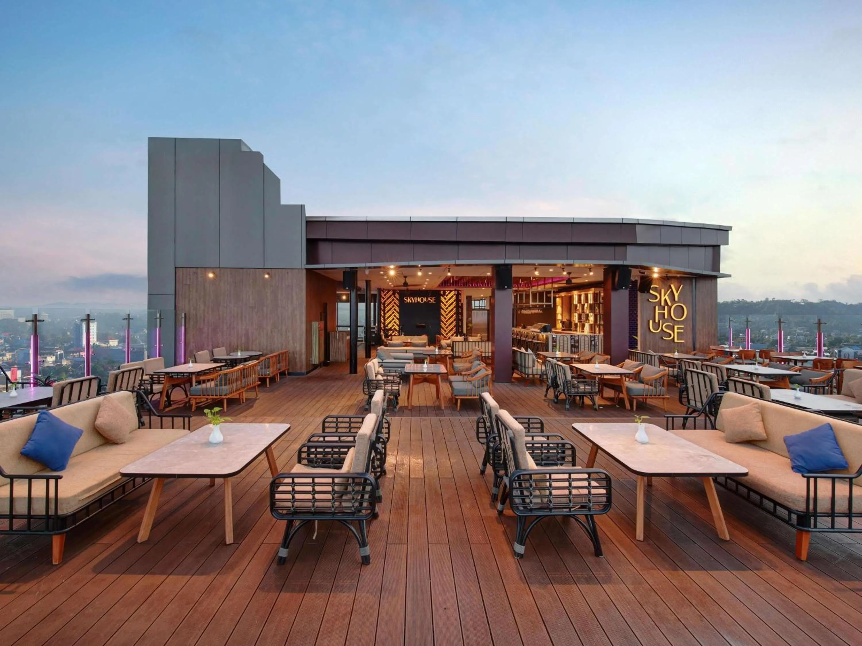 Restaurant/places to eat in Mercure Samarinda