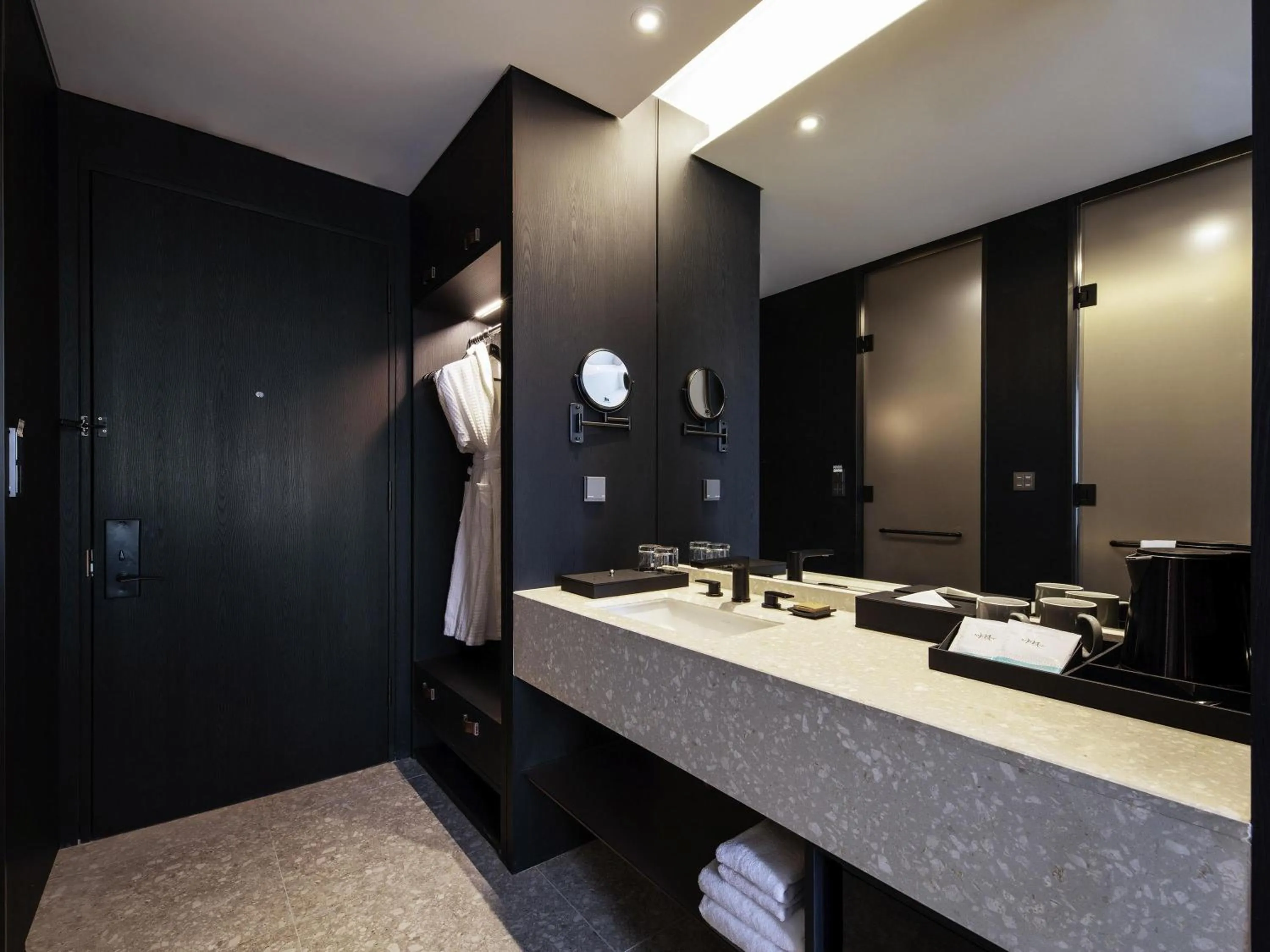 Bedroom in Mercure Ambassador Seoul Hongdae