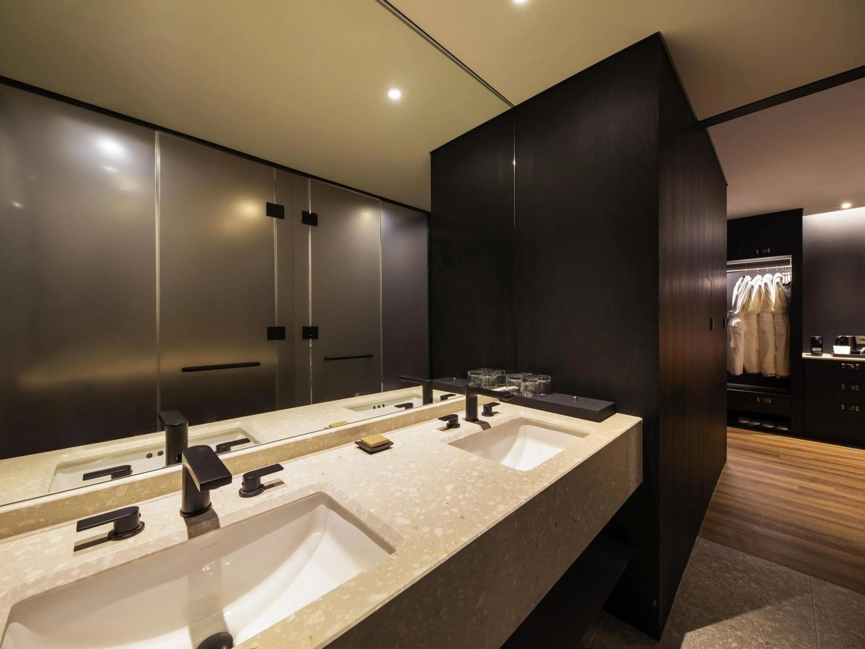 Bedroom in Mercure Ambassador Seoul Hongdae