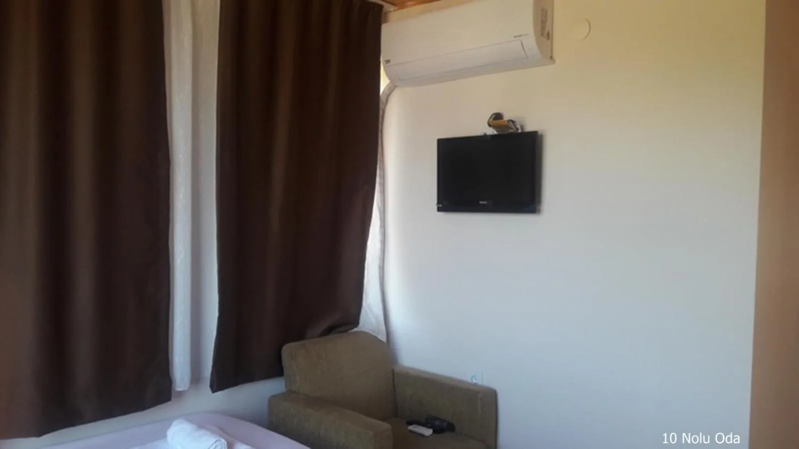 Photo of the whole room, Bed in Çamlaraltıpansiyon