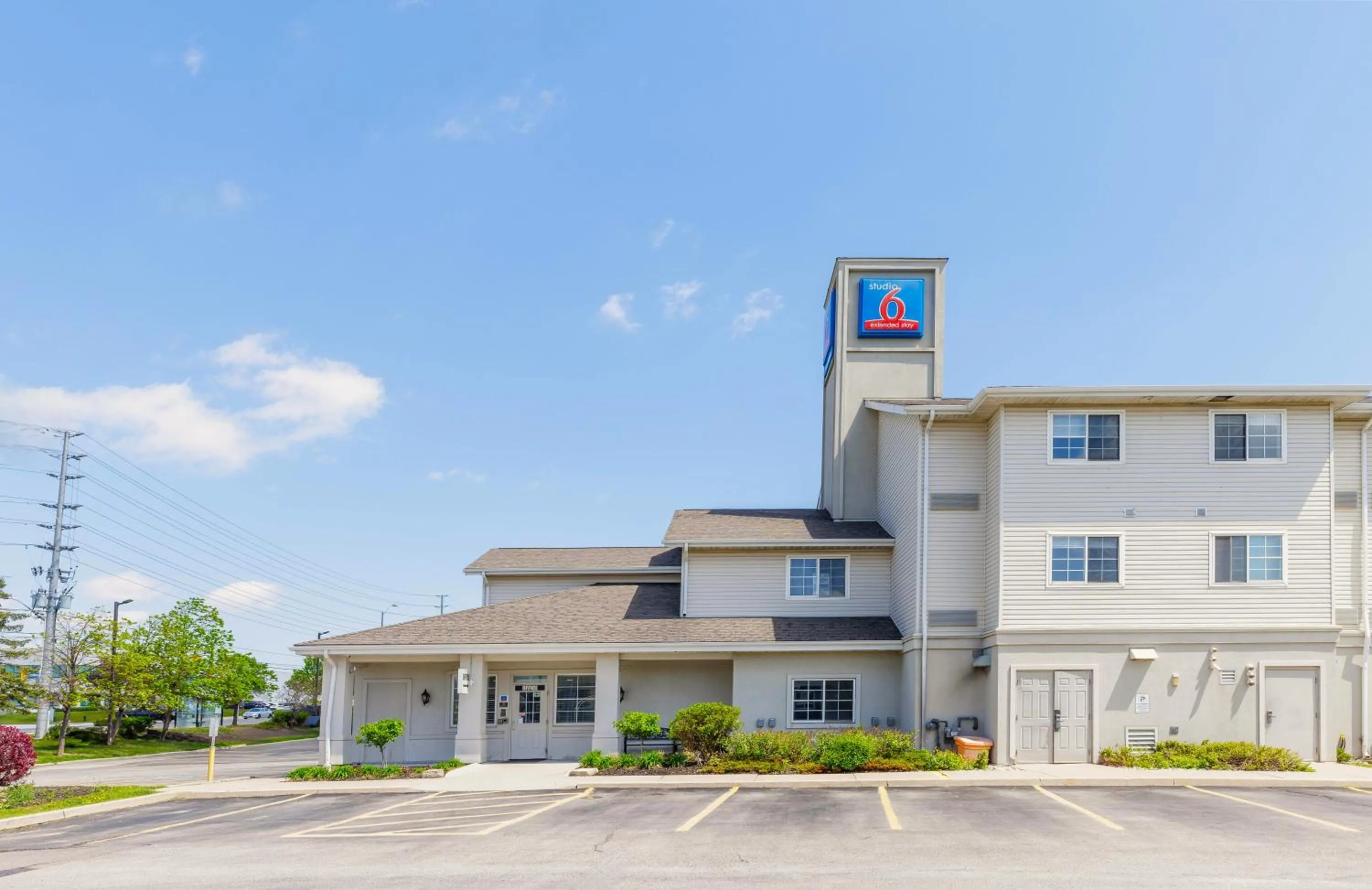 Property building in Studio 6 Toronto - Mississauga with Kitchenettes