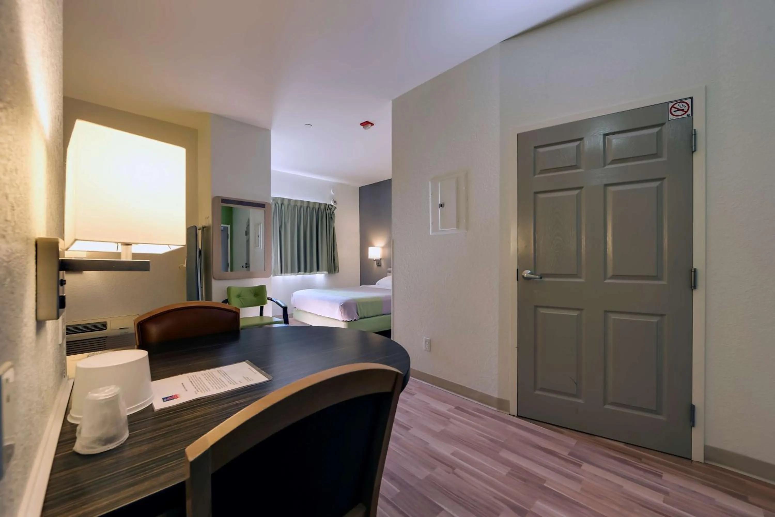 Photo of the whole room in Studio 6 Toronto - Mississauga with Kitchenettes