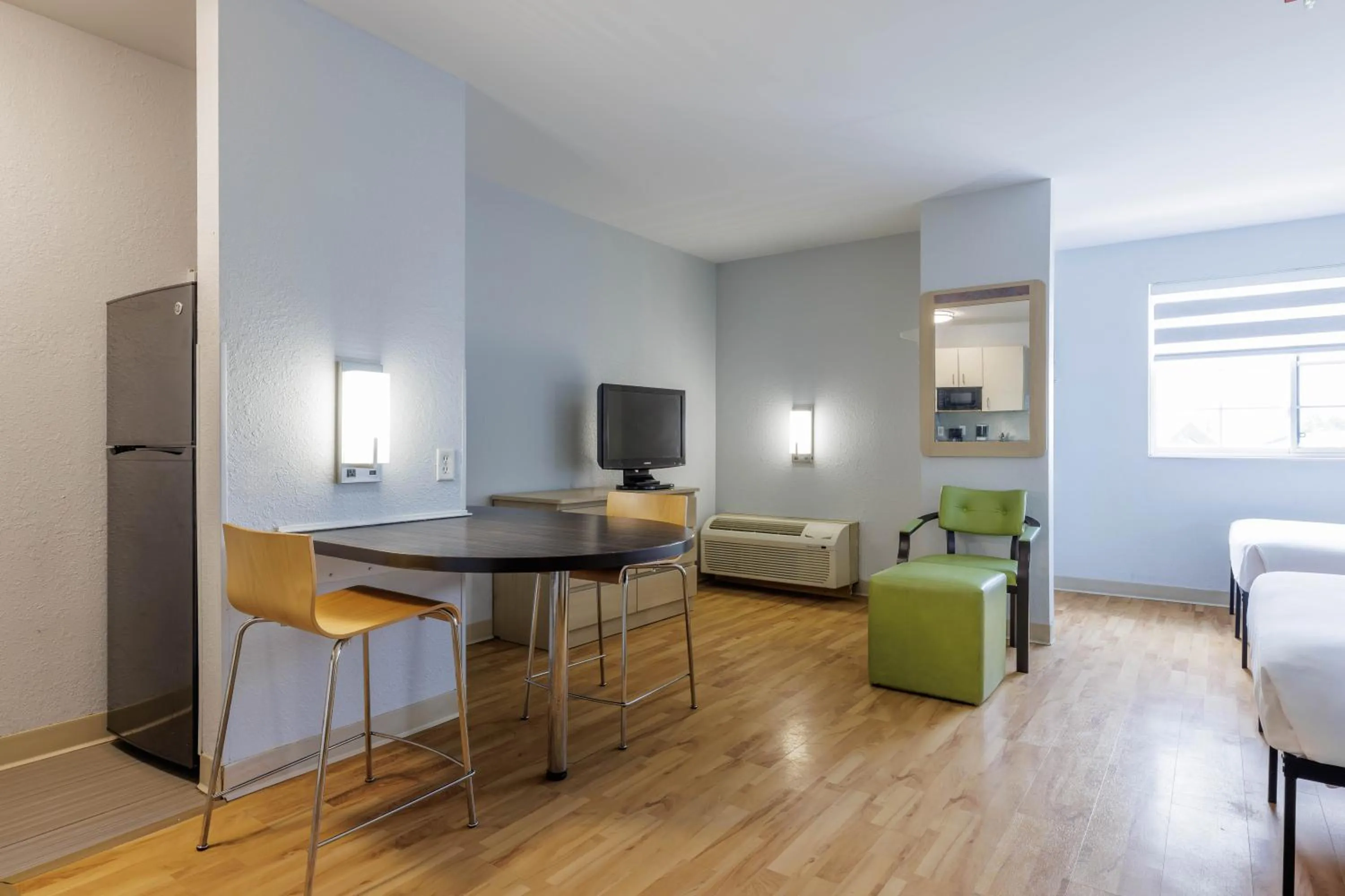 Bed in Studio 6 Toronto - Mississauga with Kitchenettes