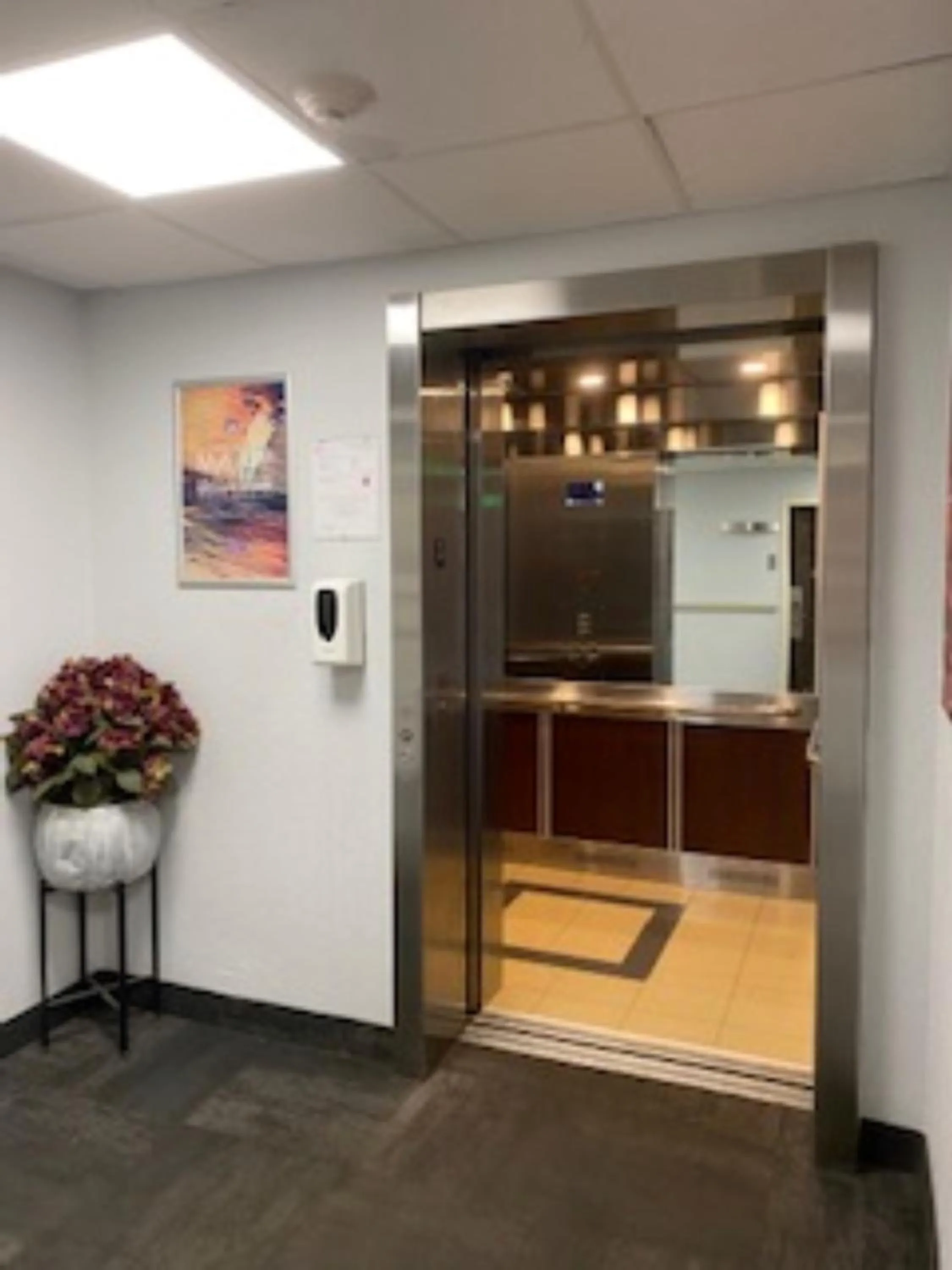 elevator in Studio 6 Toronto - Mississauga with Kitchenettes