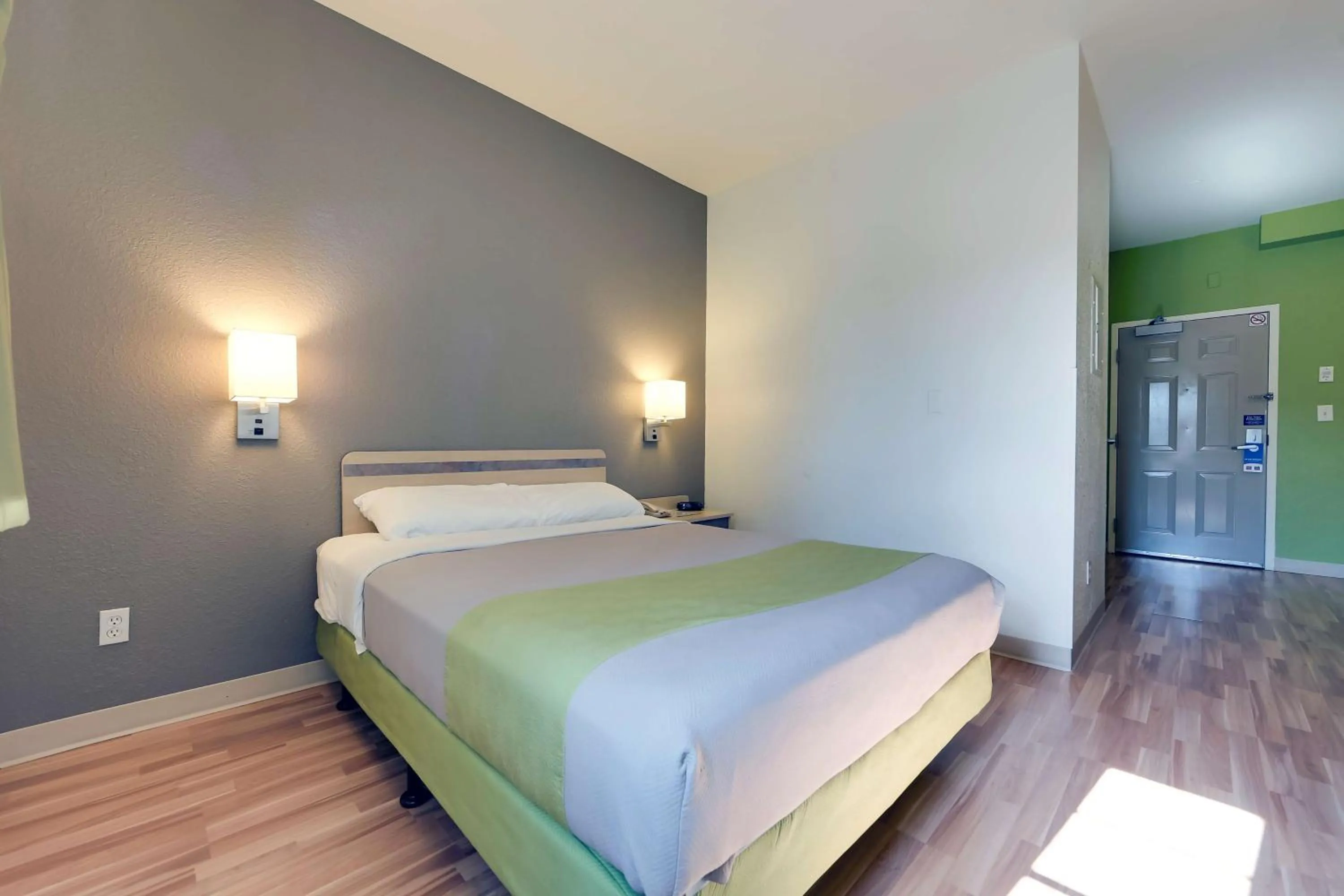 Queen Room - Disability Access - Roll in Shower in Studio 6 Toronto - Mississauga with Kitchenettes