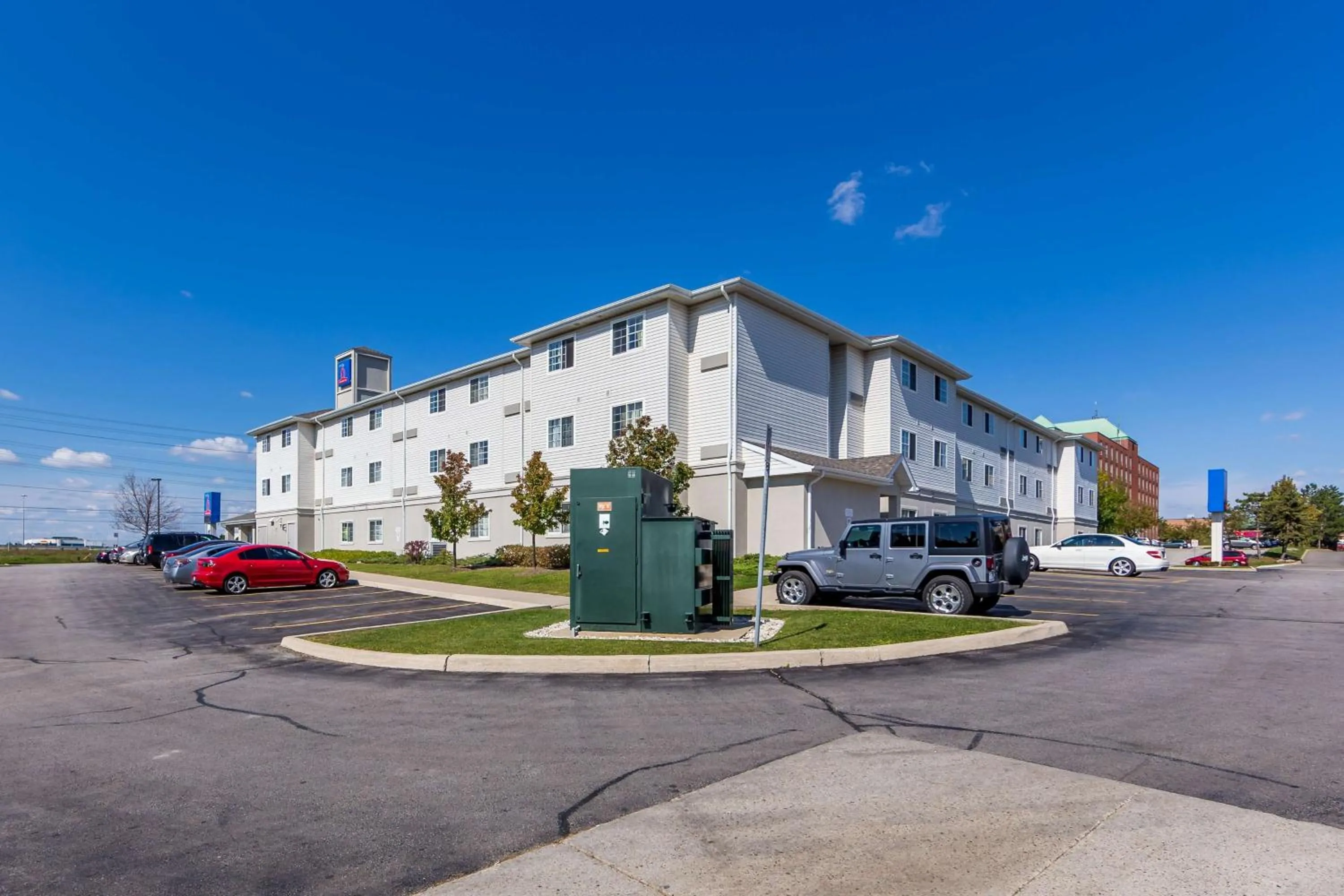 Property building in Studio 6 Toronto - Mississauga with Kitchenettes