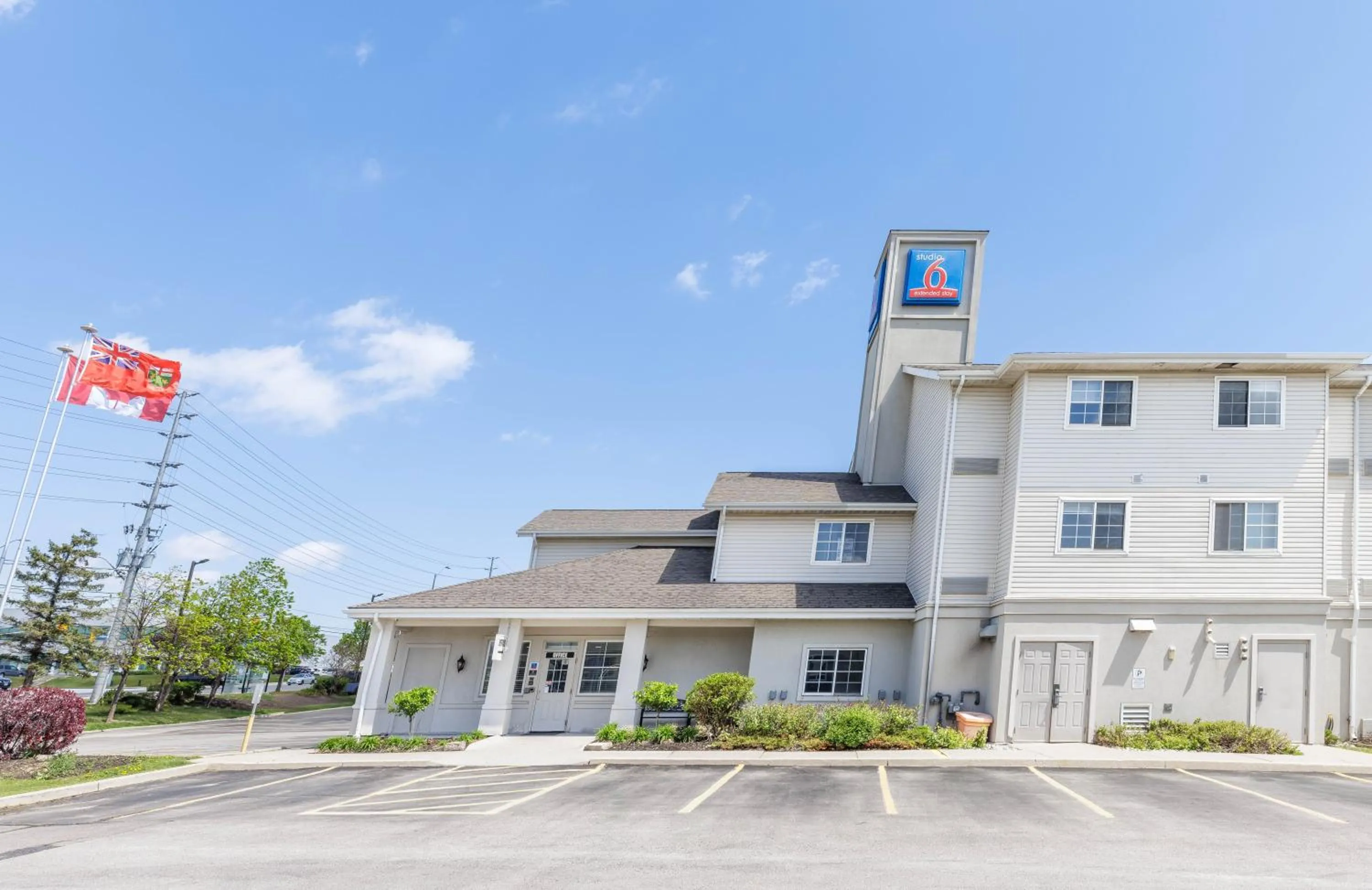 Property building in Studio 6 Toronto - Mississauga with Kitchenettes