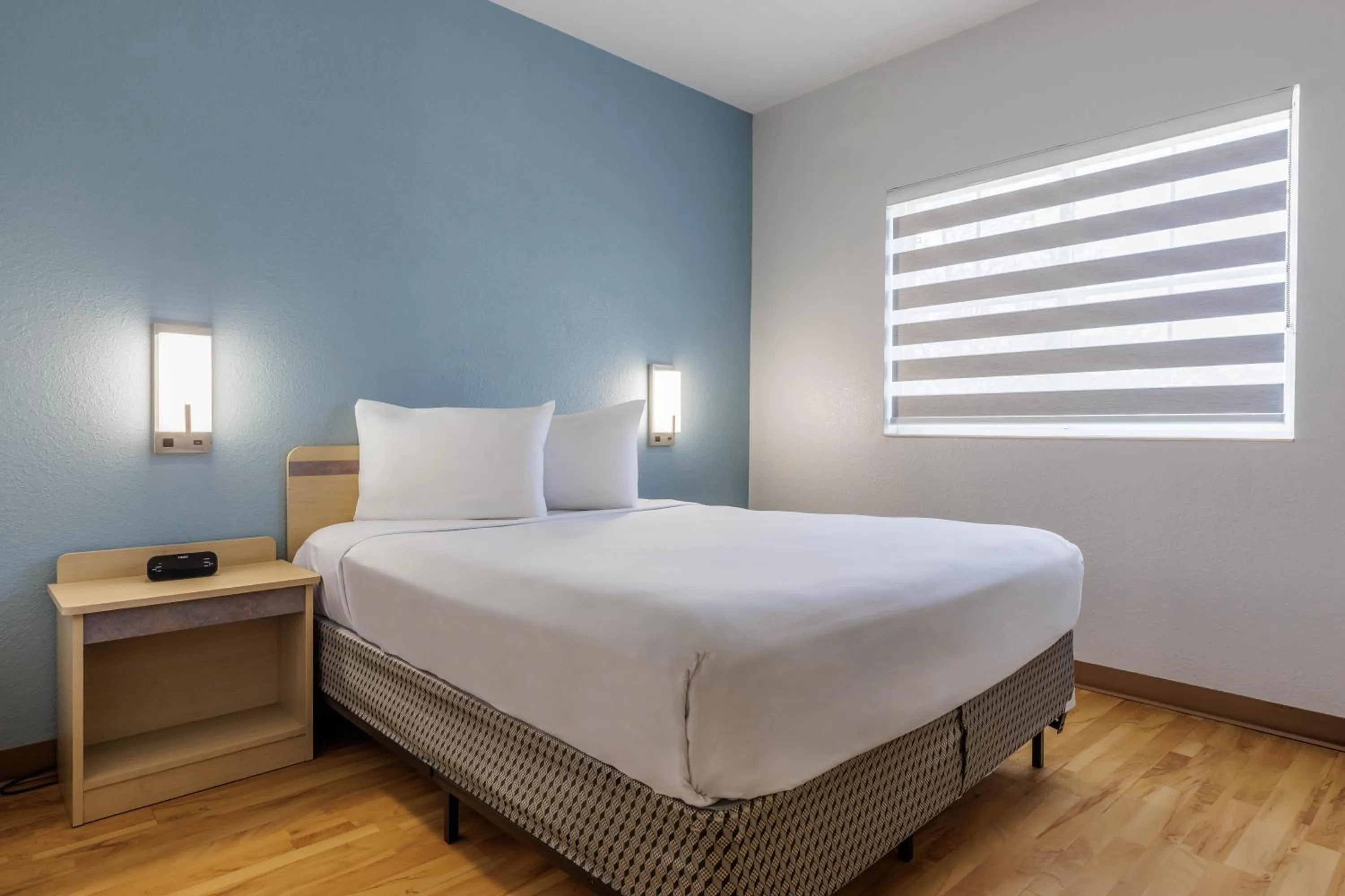 Bed in Studio 6 Toronto - Mississauga with Kitchenettes