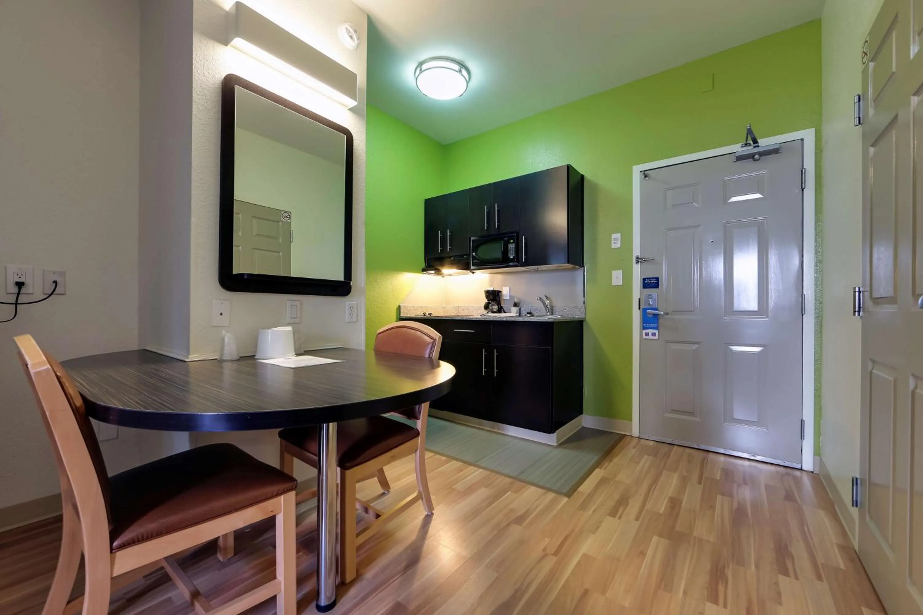 Photo of the whole room in Studio 6 Toronto - Mississauga with Kitchenettes