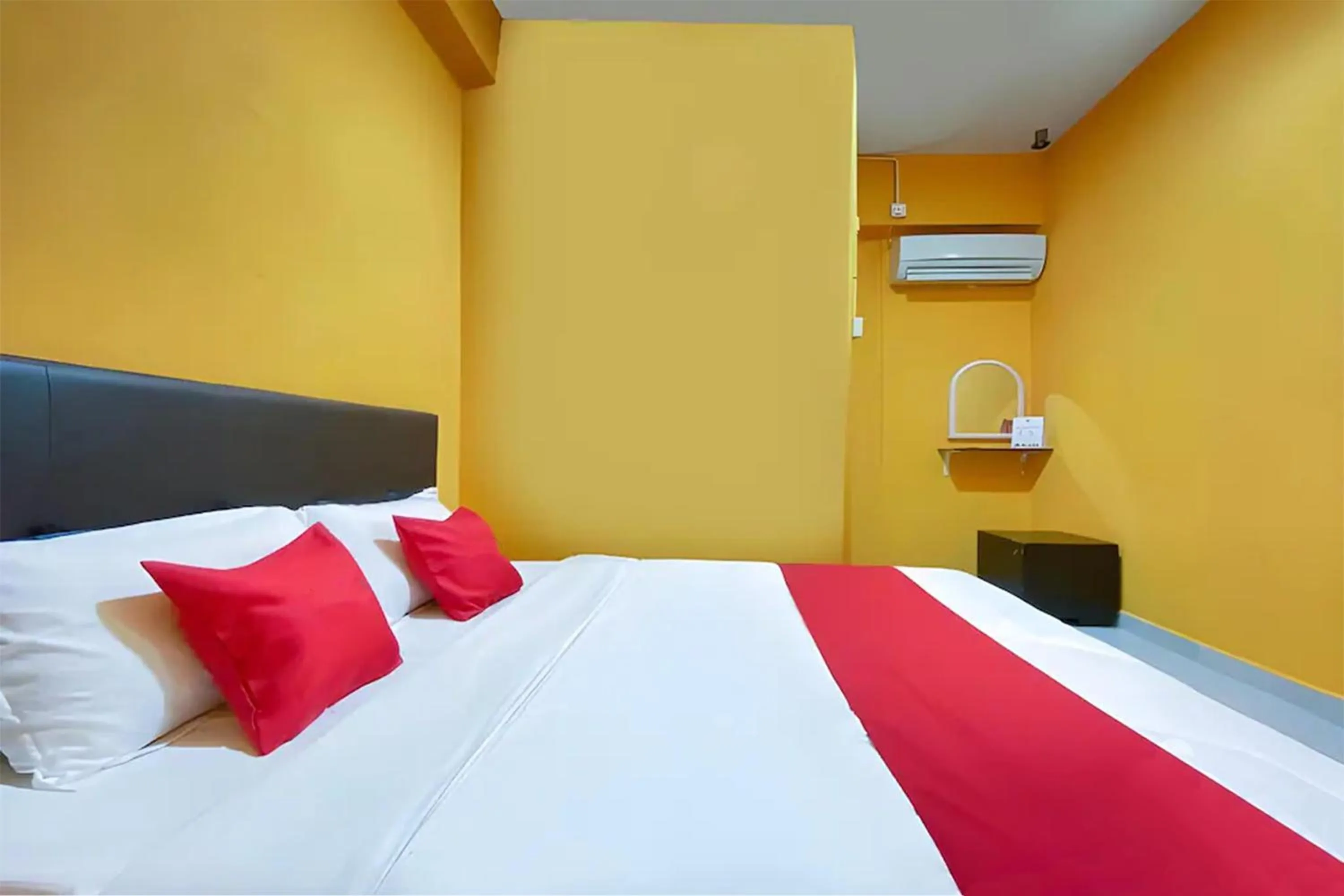 Bed in Coop Hotel Kangar