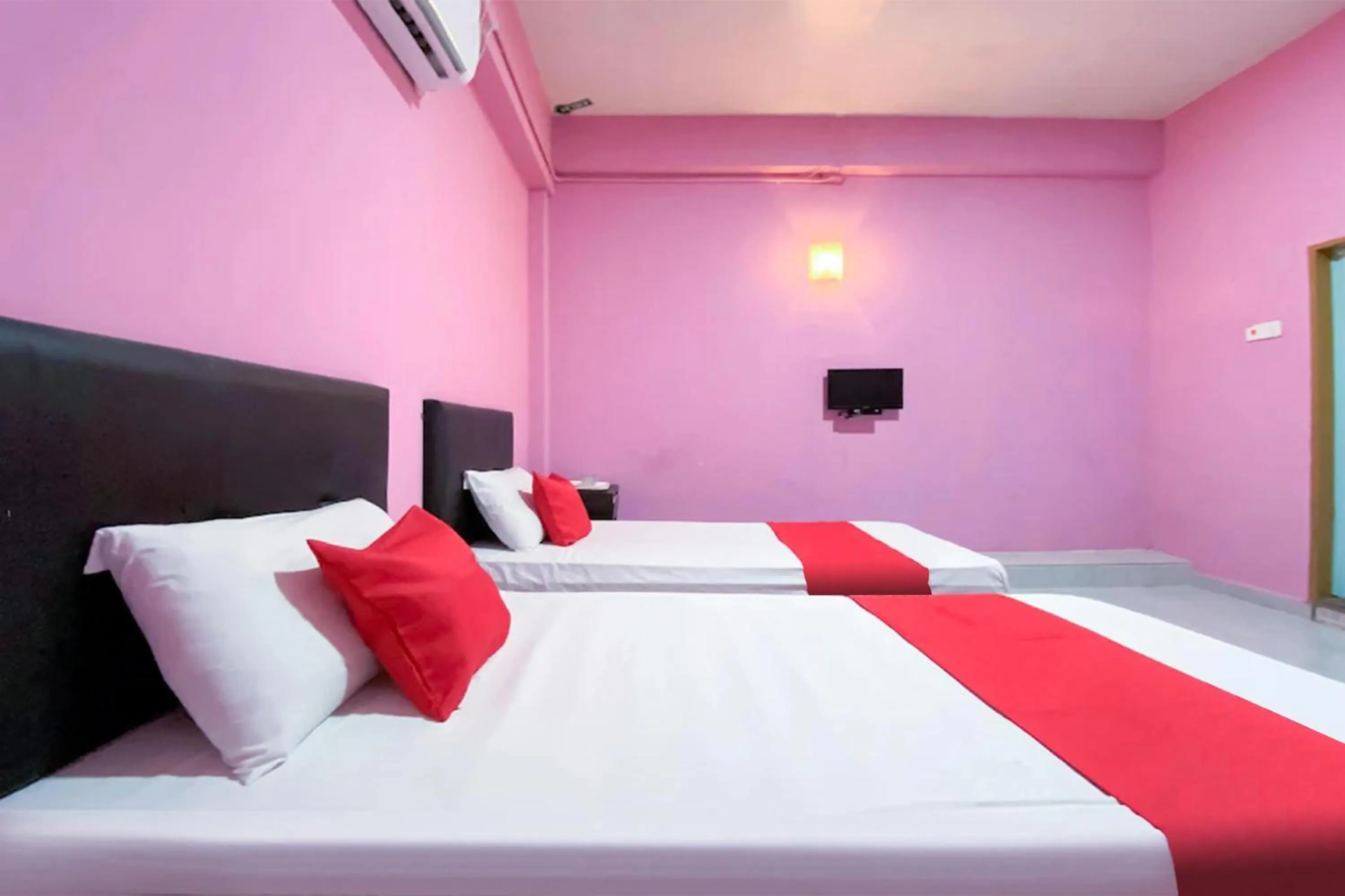 Bed in Coop Hotel Kangar