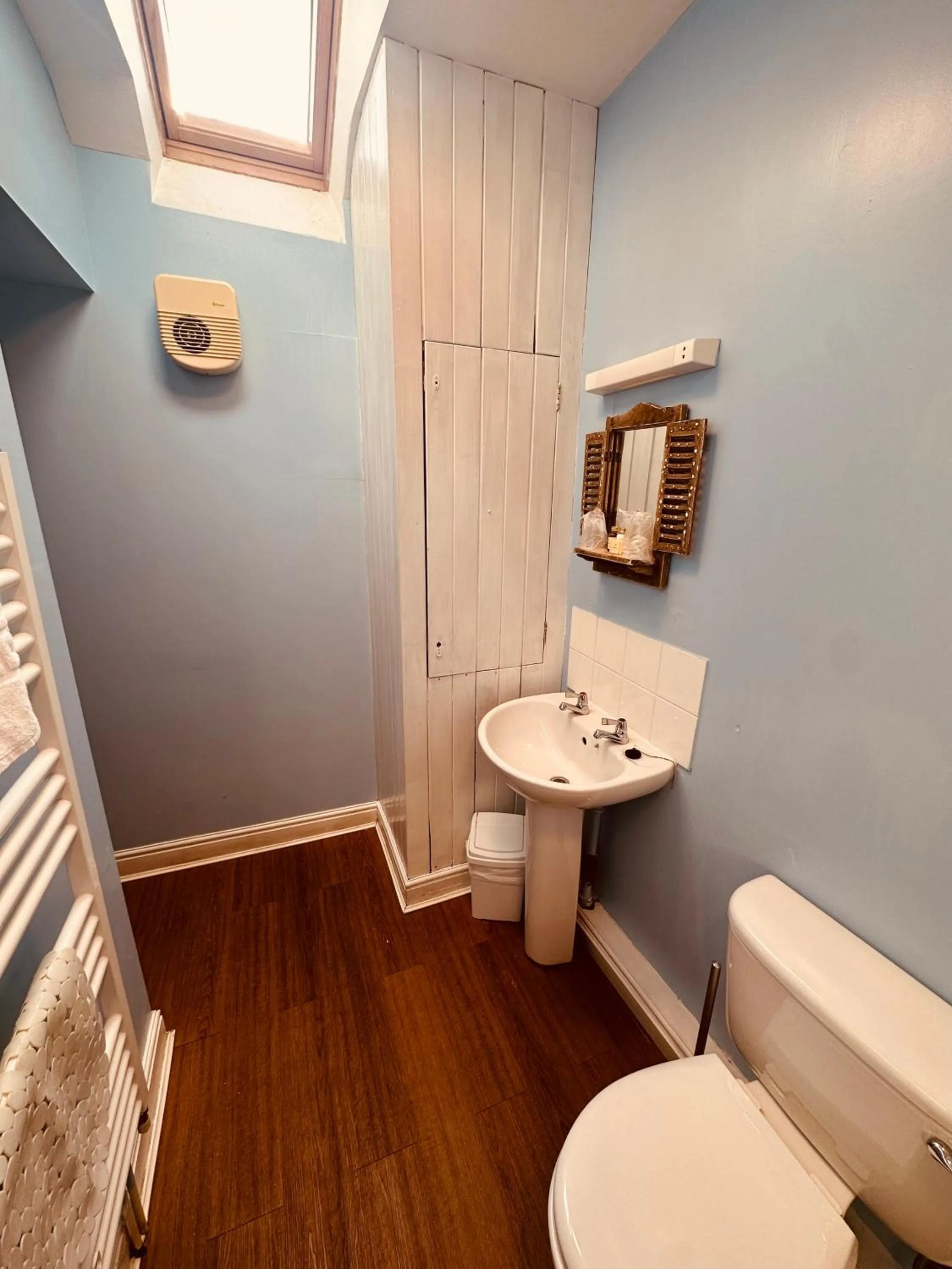 Bathroom in Kings Head Hotel