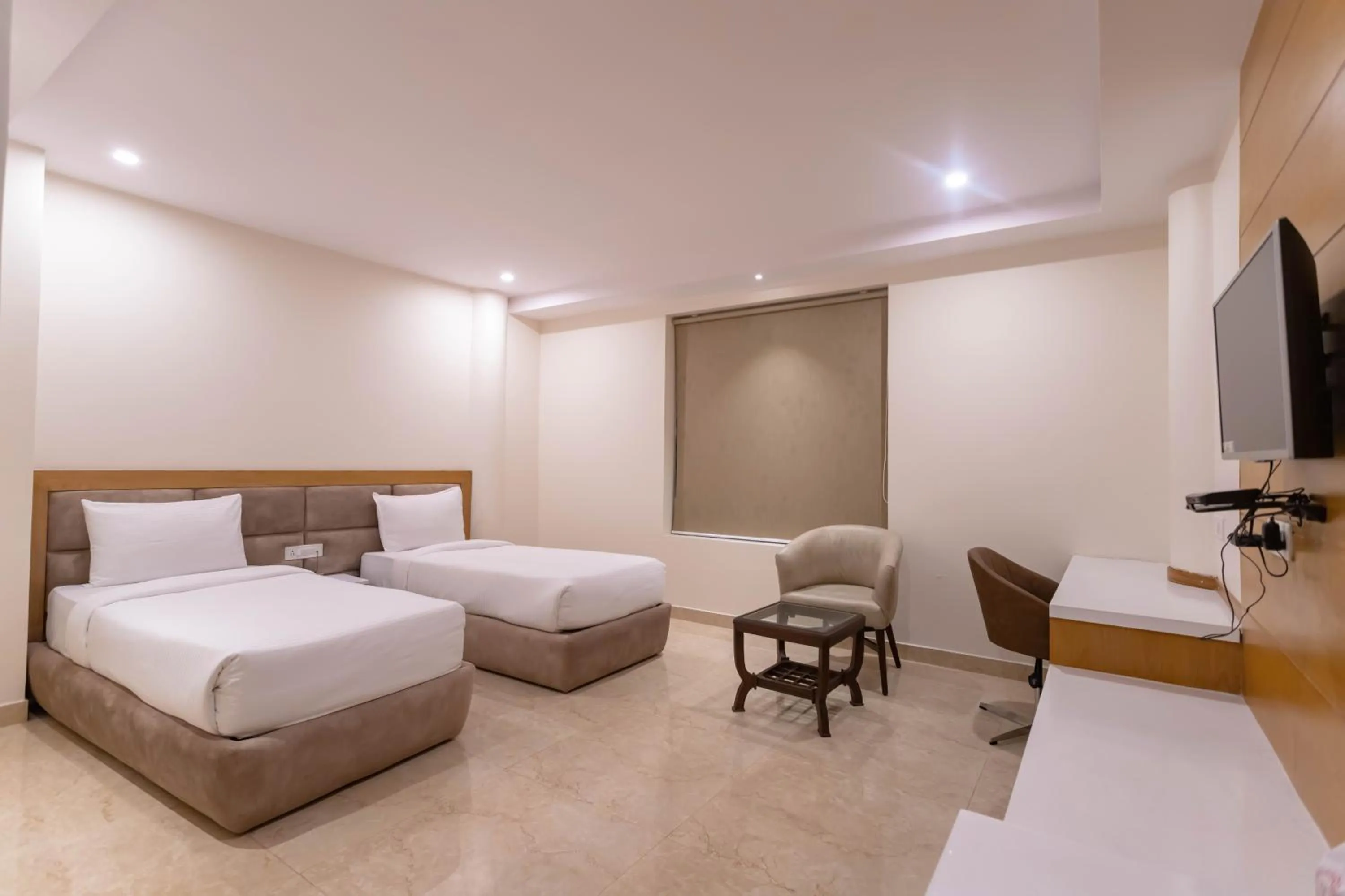 Photo of the whole room, Bed in VIVANA