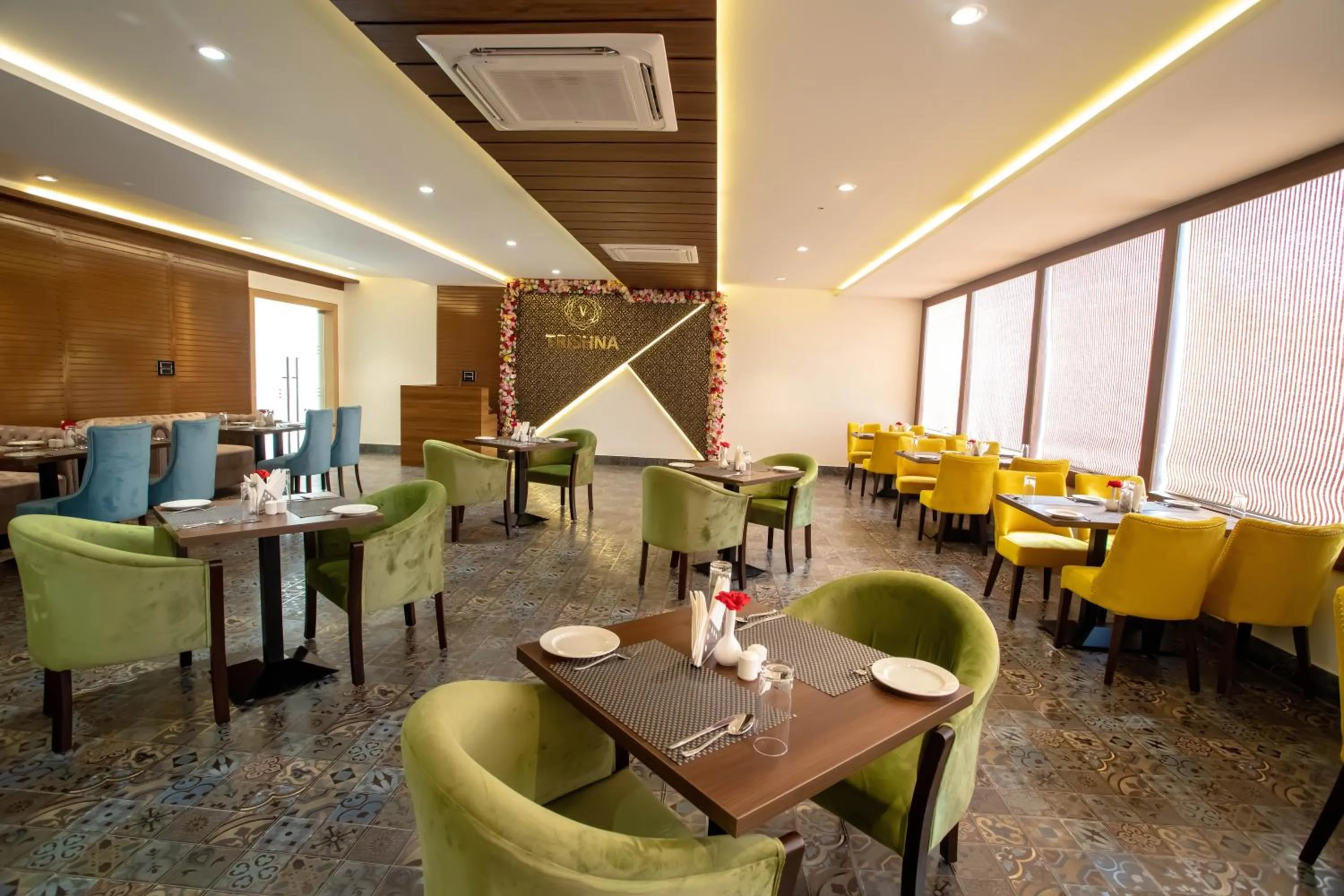 Restaurant/places to eat in VIVANA