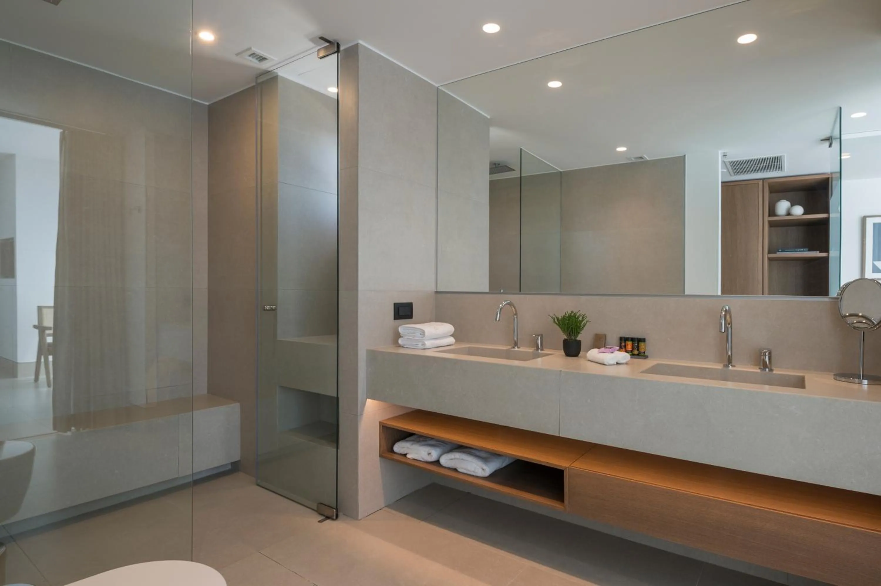 Shower in SanSal Boutique Hotel