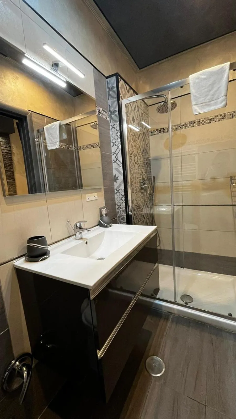 Shower in Da Vinci