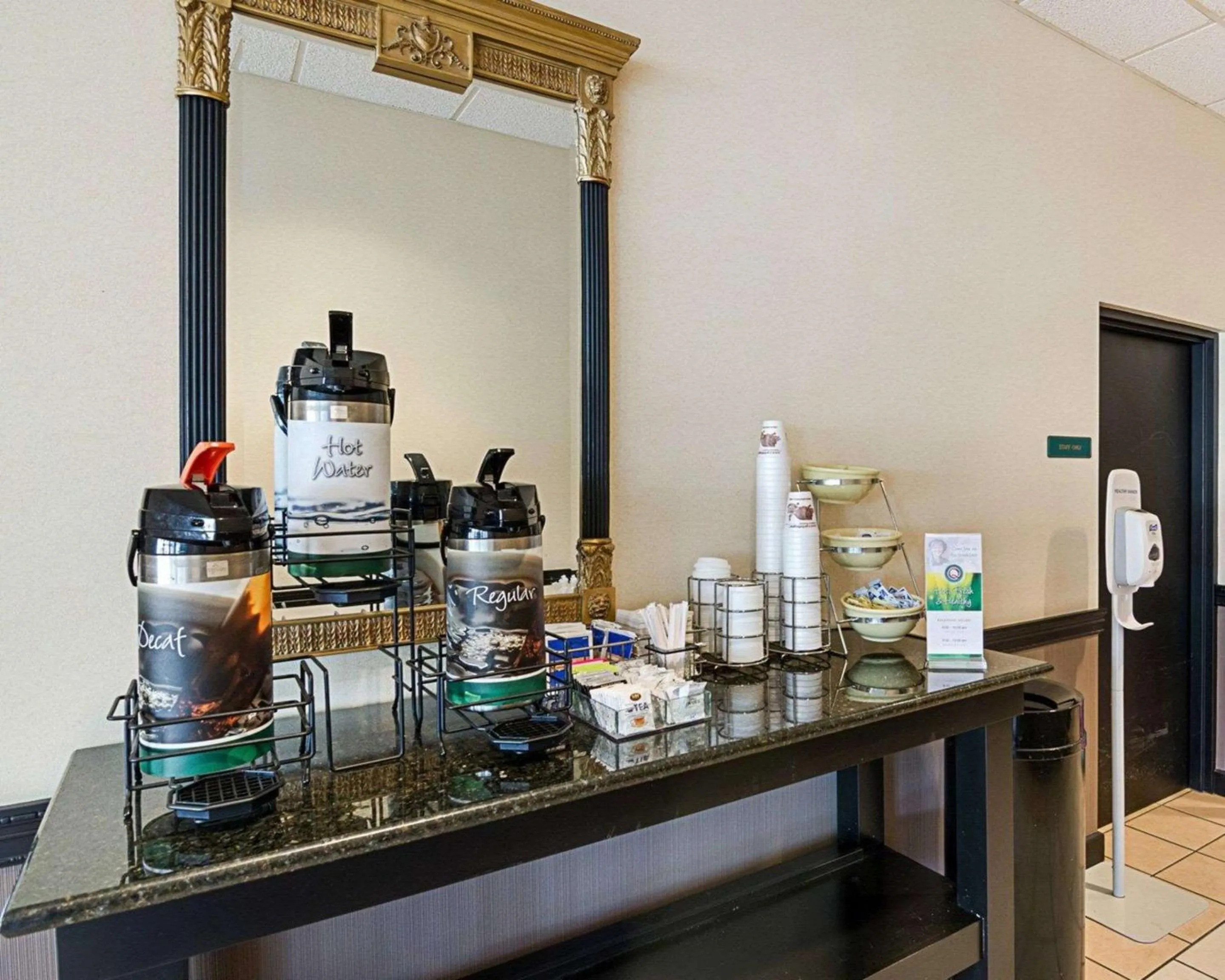 Restaurant/places to eat in Quality Inn