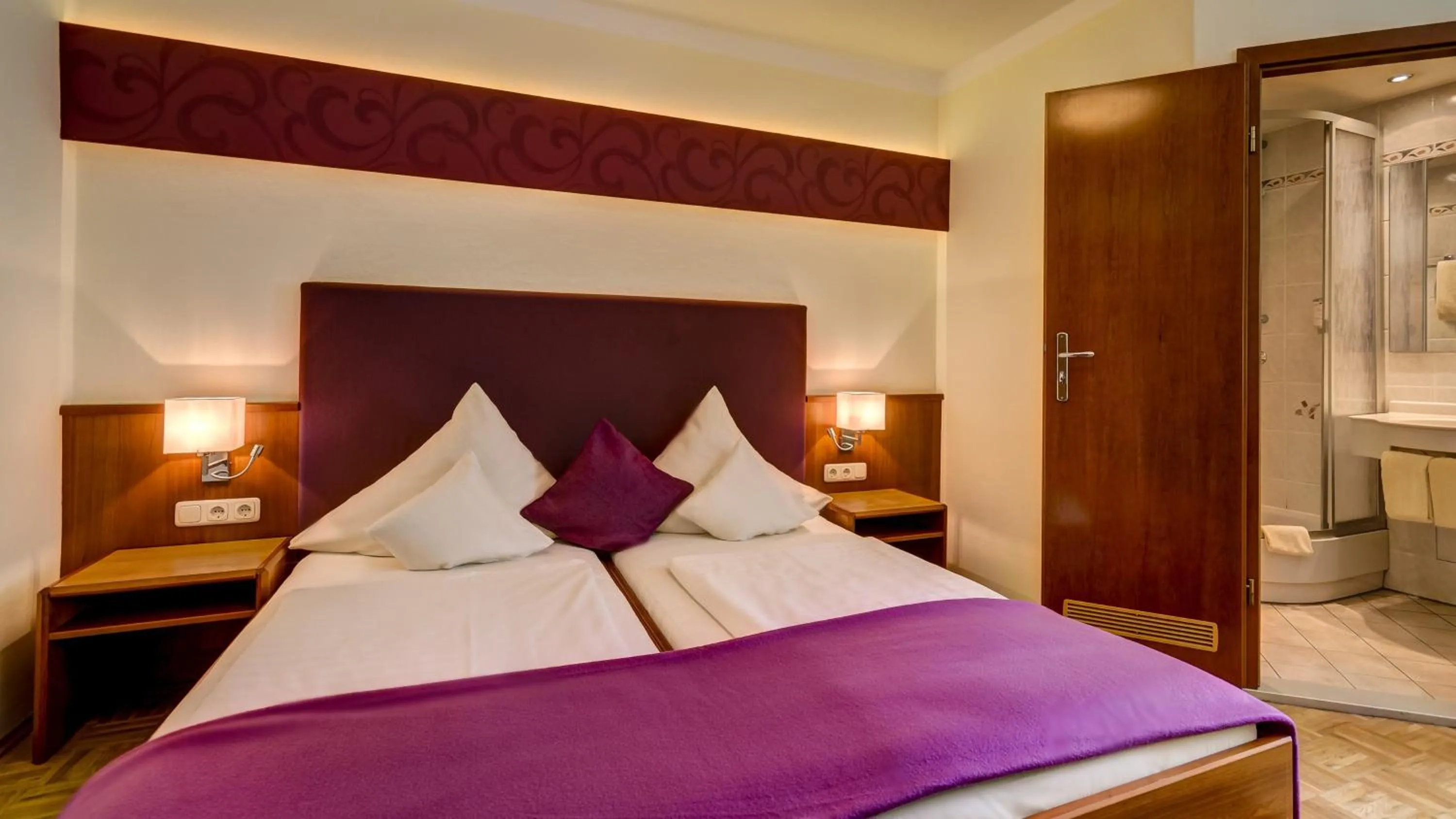 Bed in Hotel Restaurant Weihenstephaner Stuben