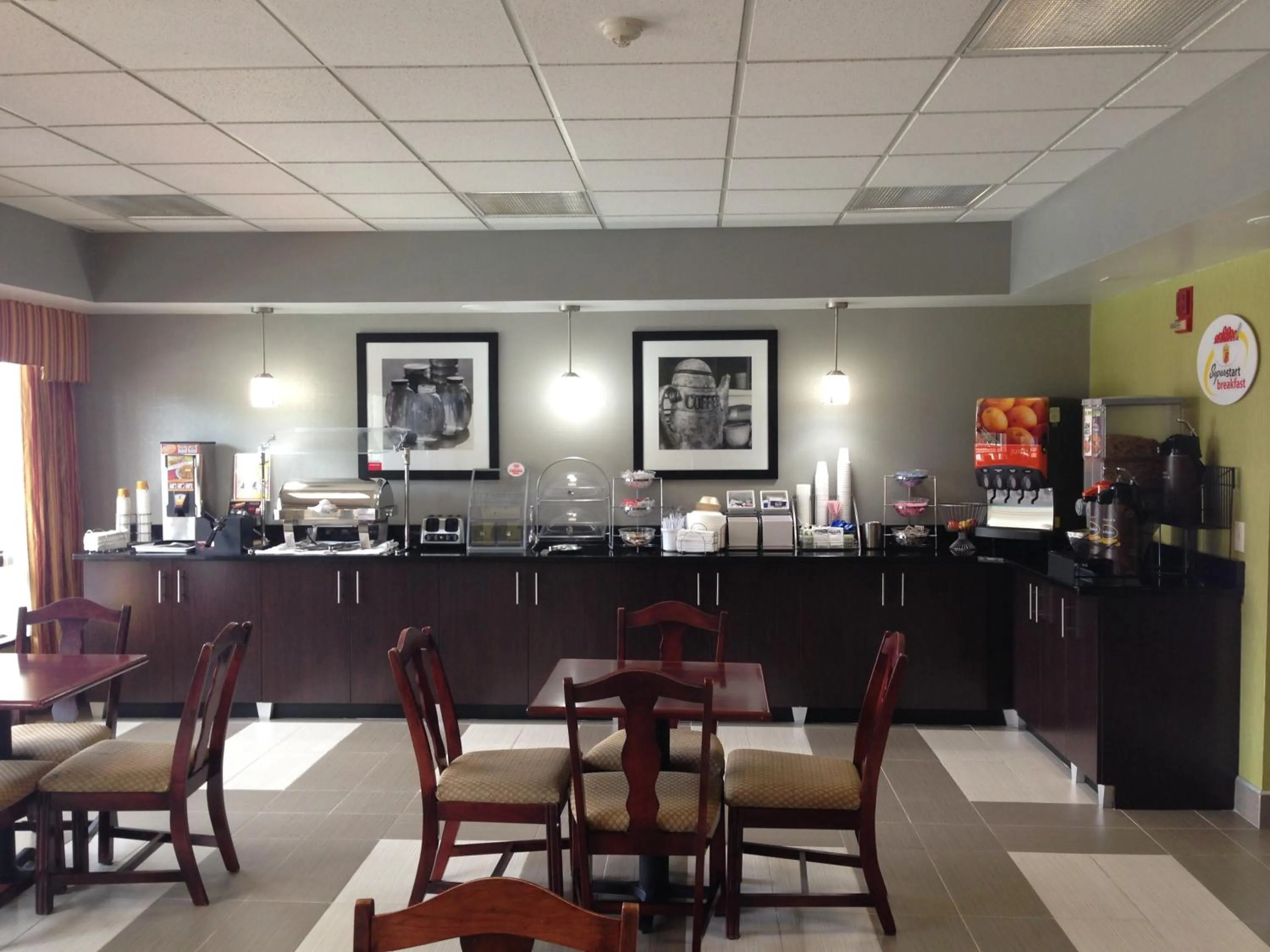 Breakfast in Super 8 by Wyndham Calhoun