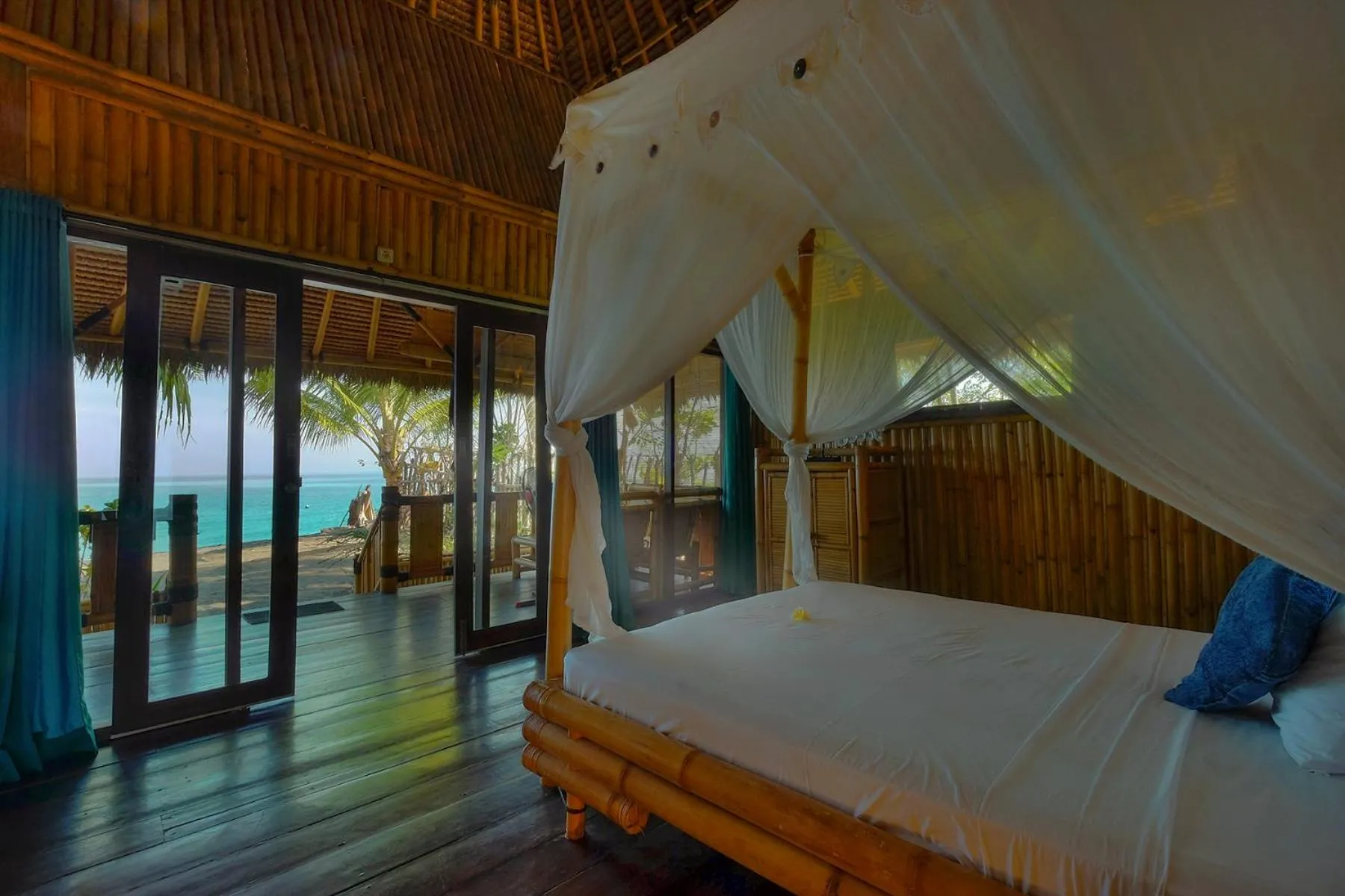 Sea view, Bed in Rinjani Beach Eco Resort