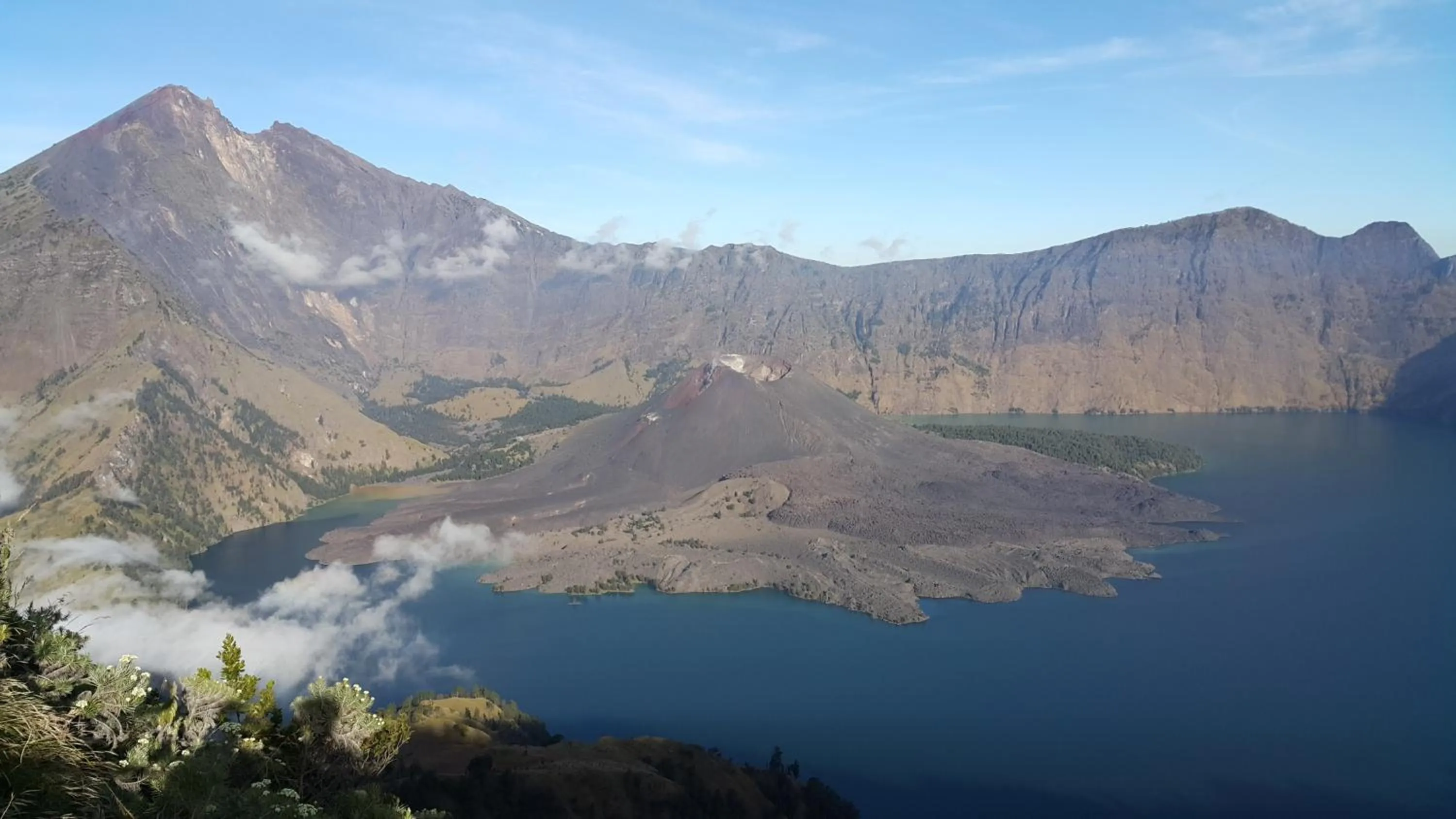 Hiking in Rinjani Beach Eco Resort
