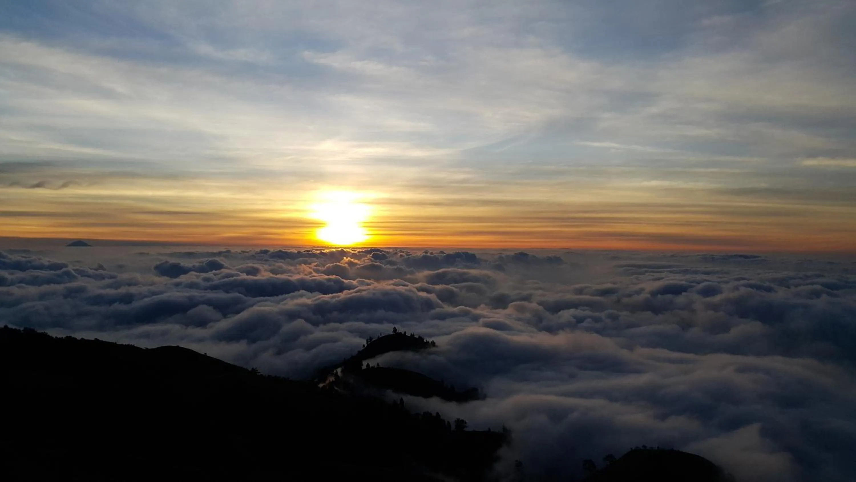 Hiking in Rinjani Beach Eco Resort