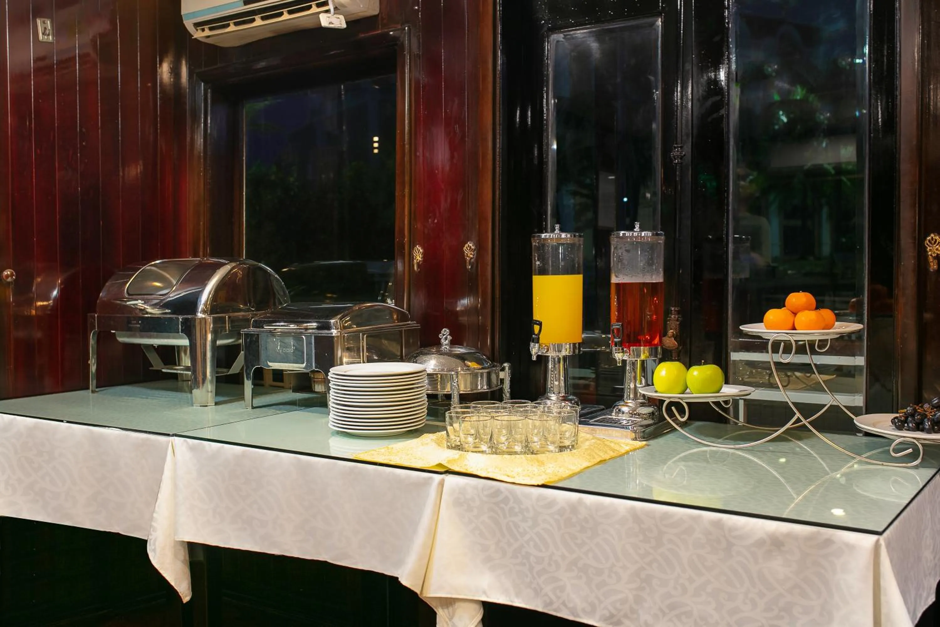 Buffet breakfast in Halong Fantasea Cruise