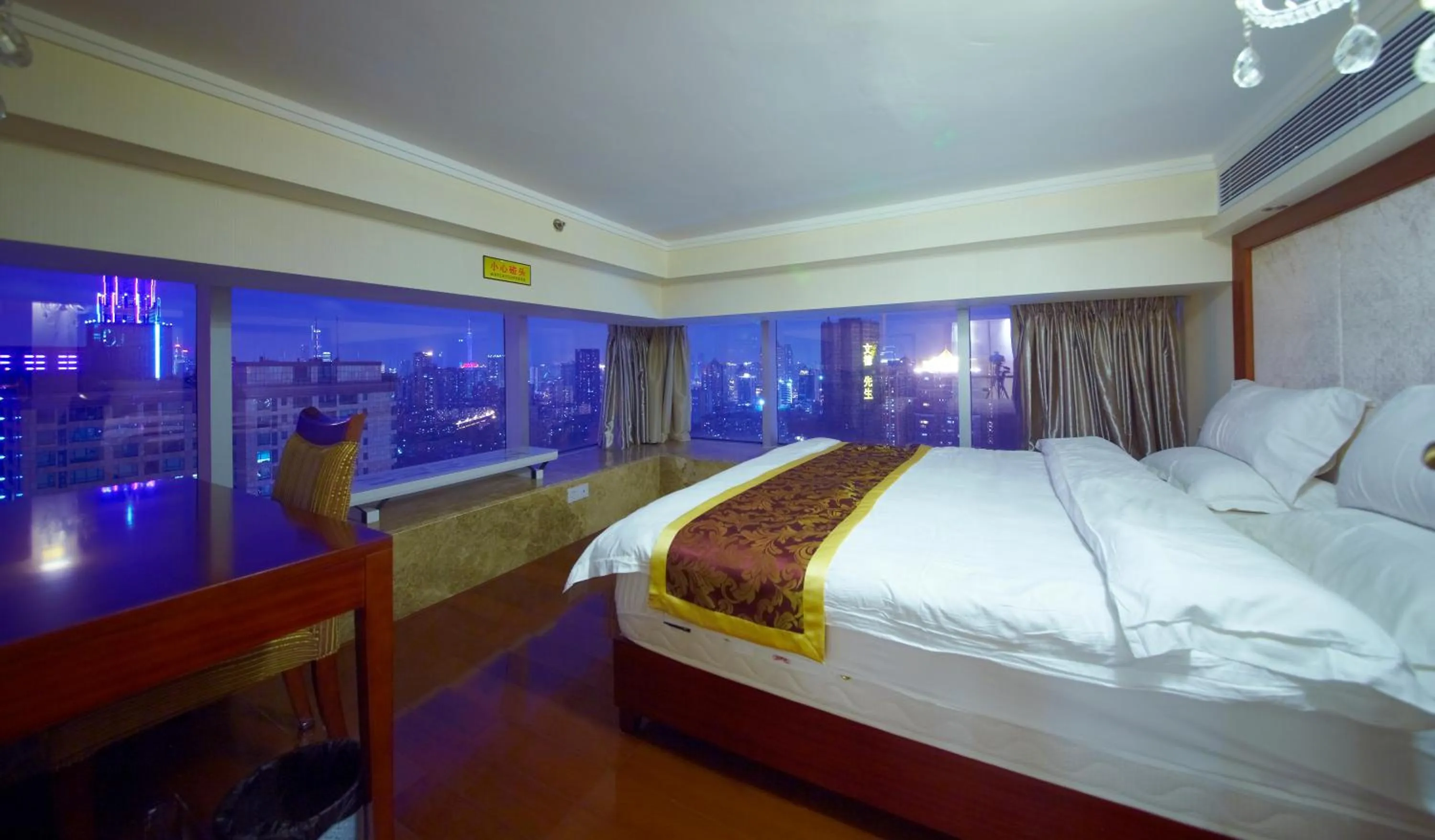 Bed in Louidon Mega Apartment Of Kam Rueng Plaza - Sunshine Apartment